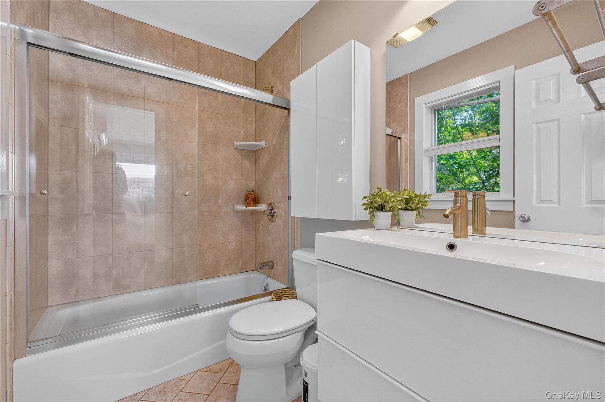 60 LAKEVIEW DR, Holmes, NY 12531