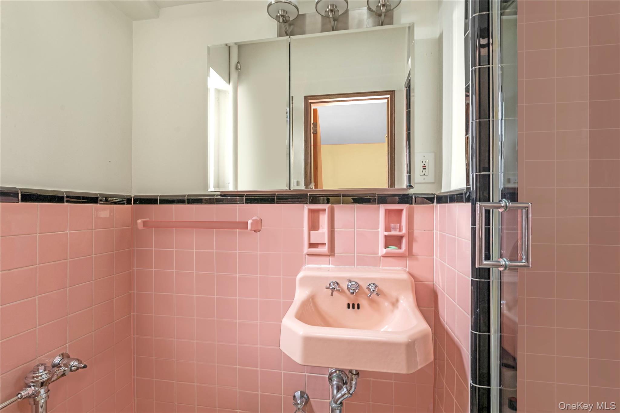 79-10 34th Avenue # 7X, Jackson Heights, NY 11372