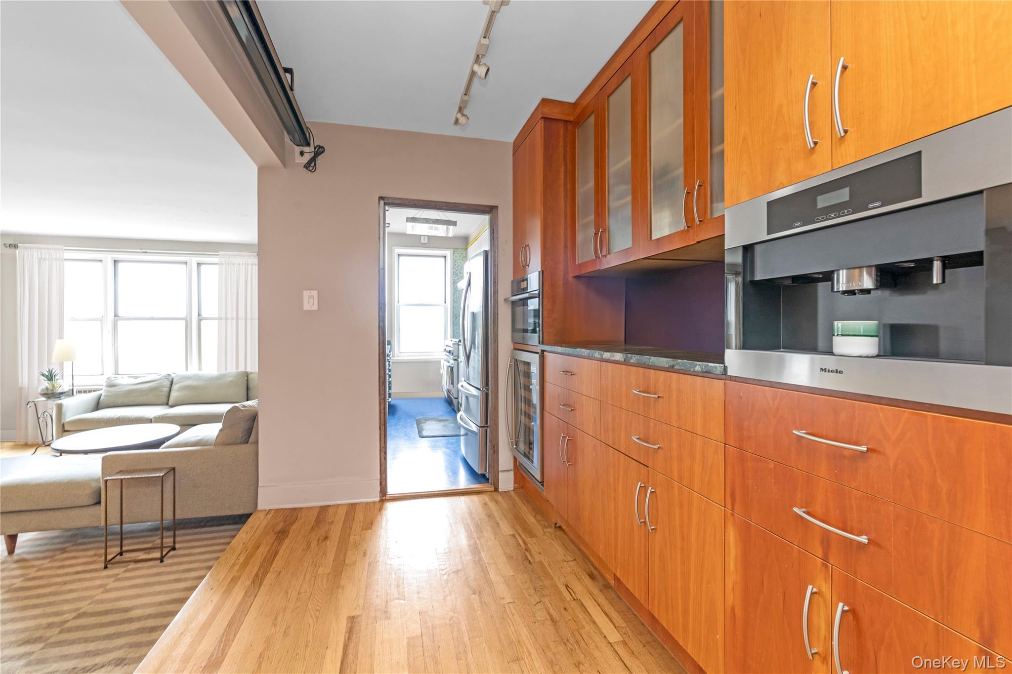 79-10 34th Avenue # 7X, Jackson Heights, NY 11372