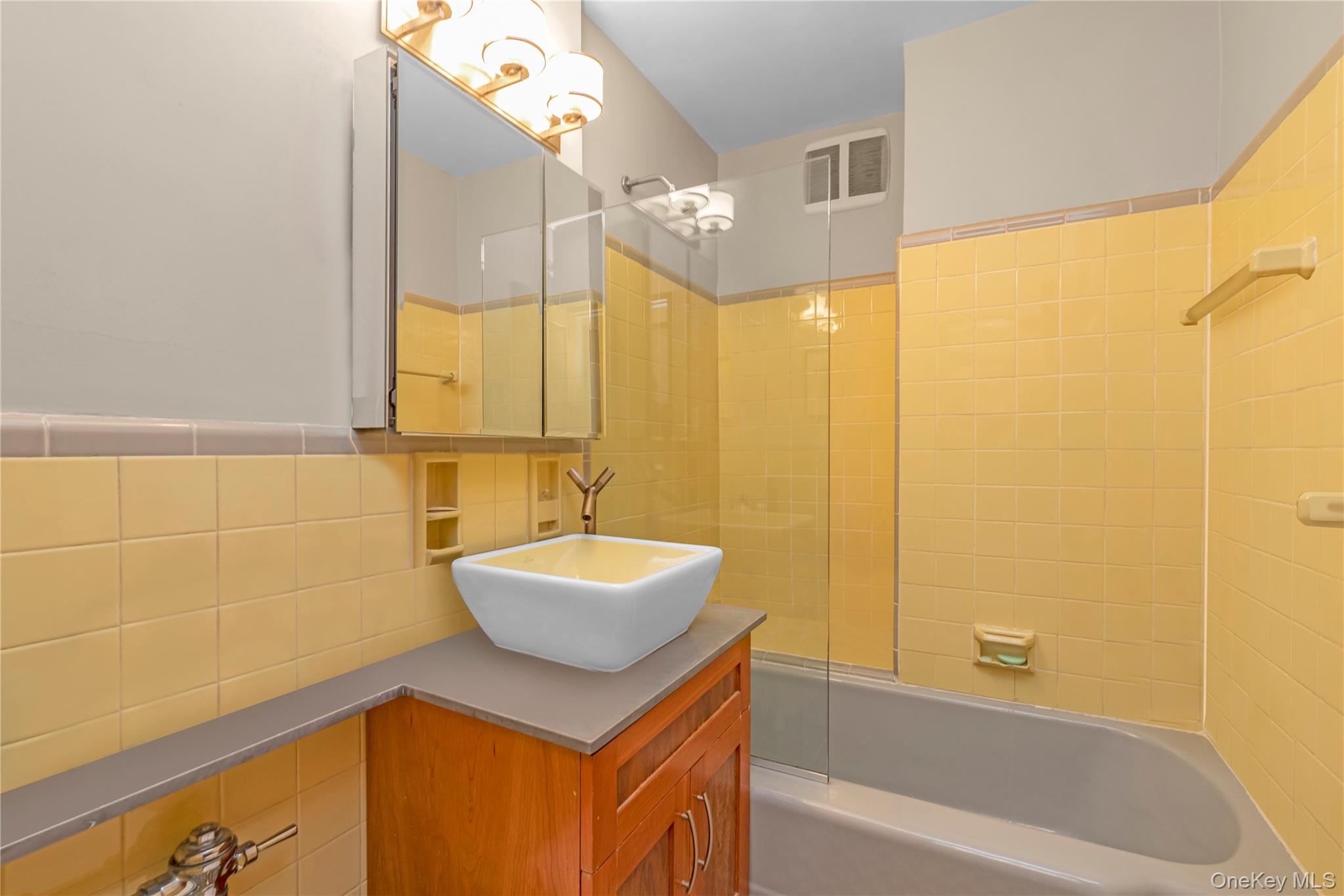 79-10 34th Avenue # 7X, Jackson Heights, NY 11372