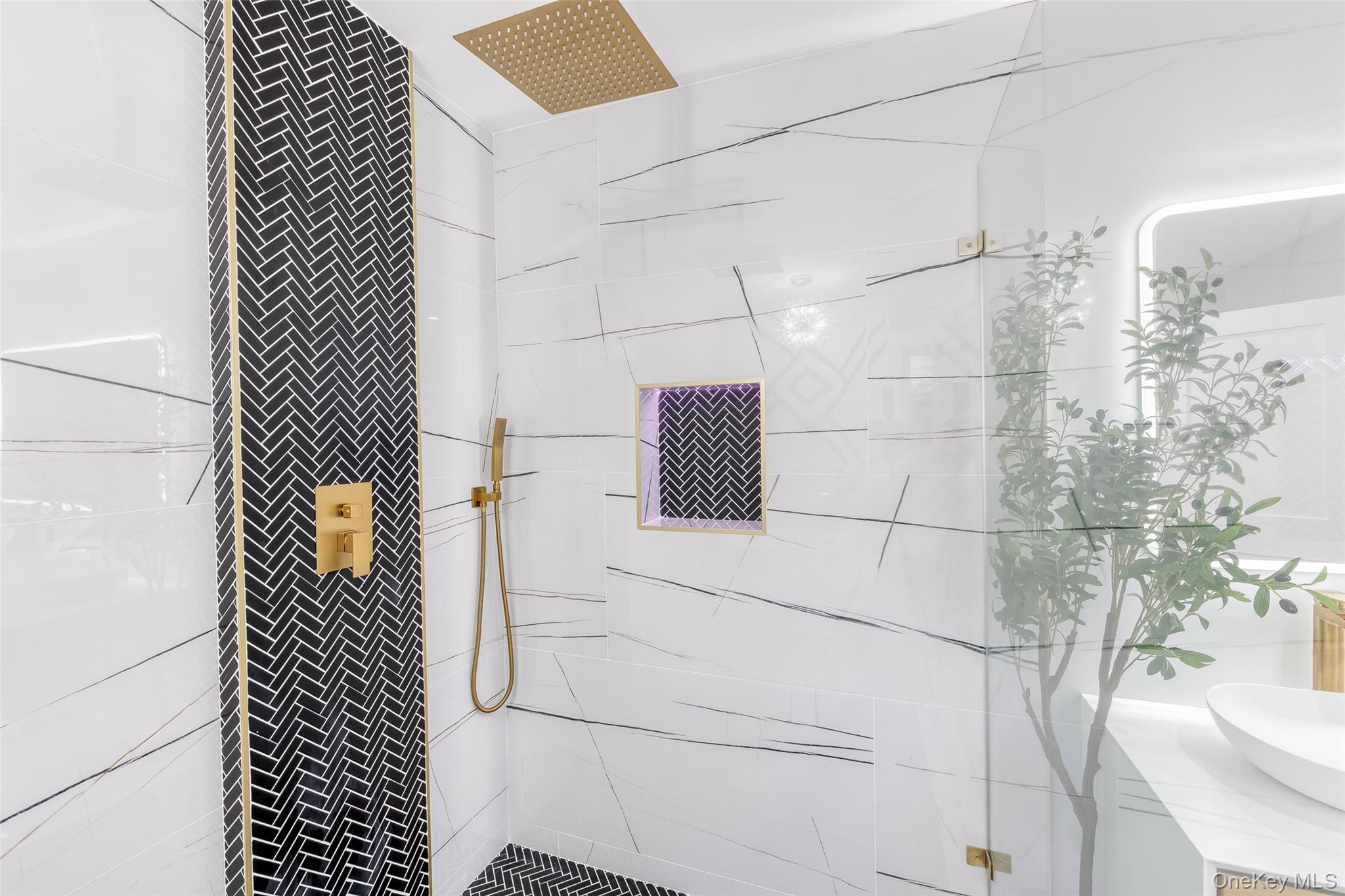 19 Mead Lane, Westbury, NY 11590