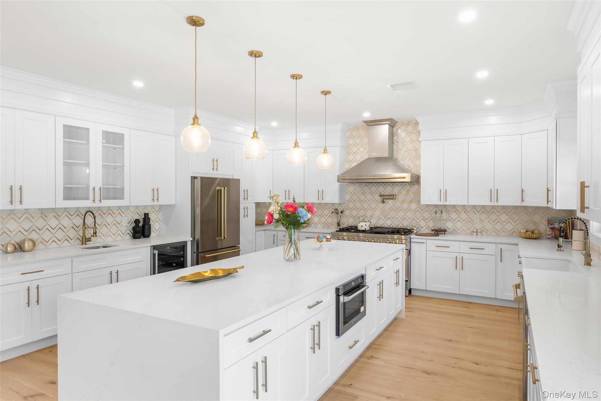 19 Mead Lane, Westbury, NY 11590