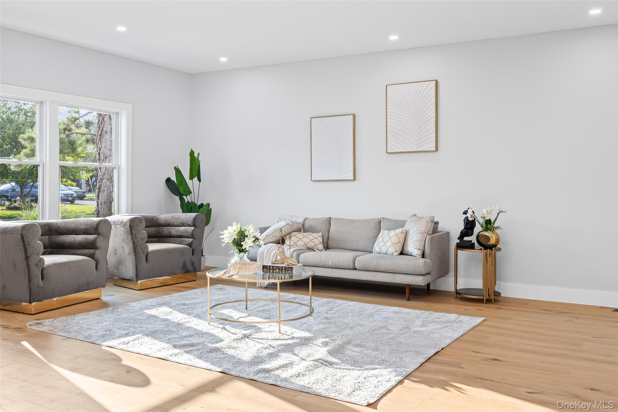 19 Mead Lane, Westbury, NY 11590