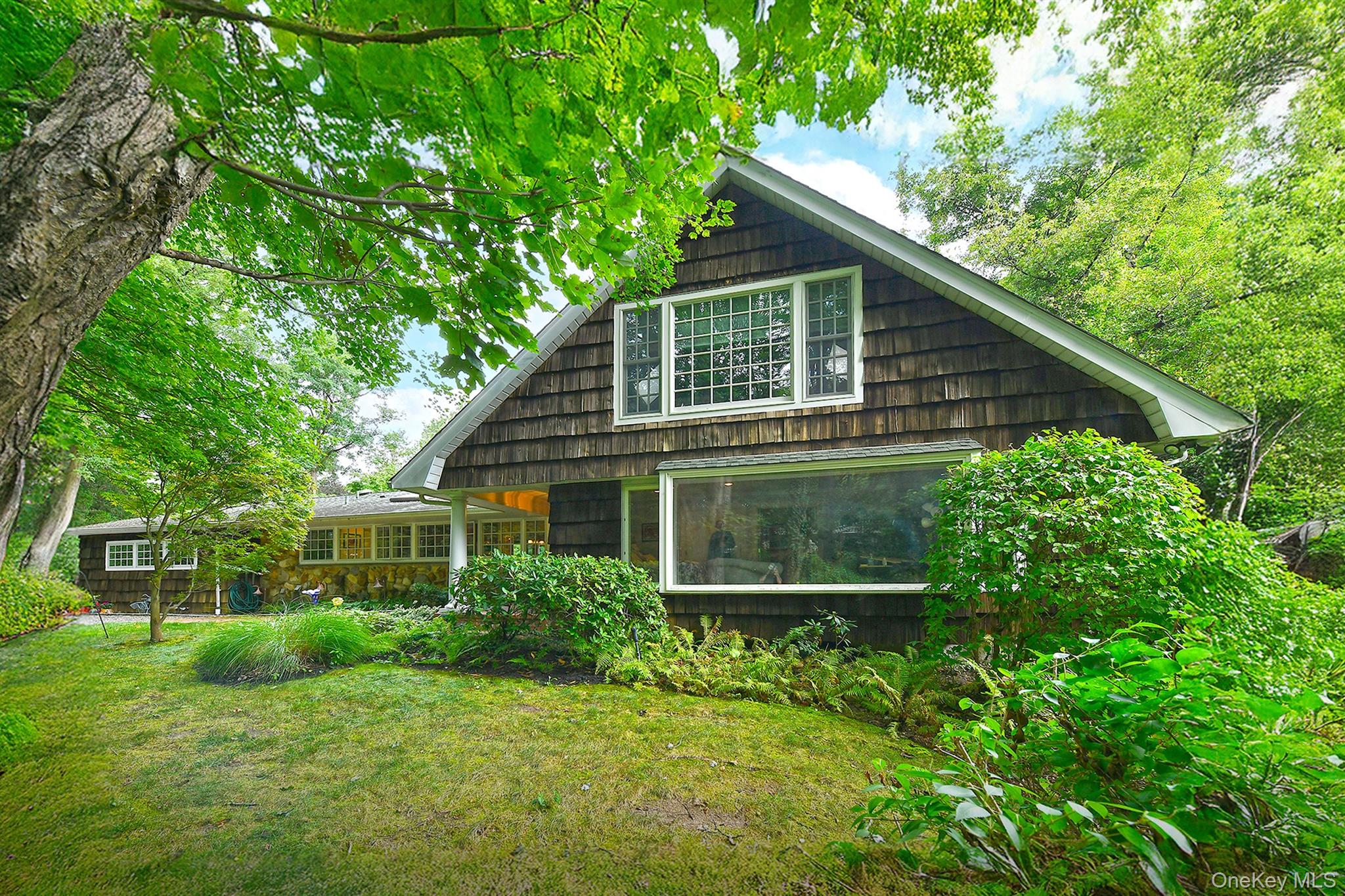 21 W Mall Drive, Huntington, NY 11743