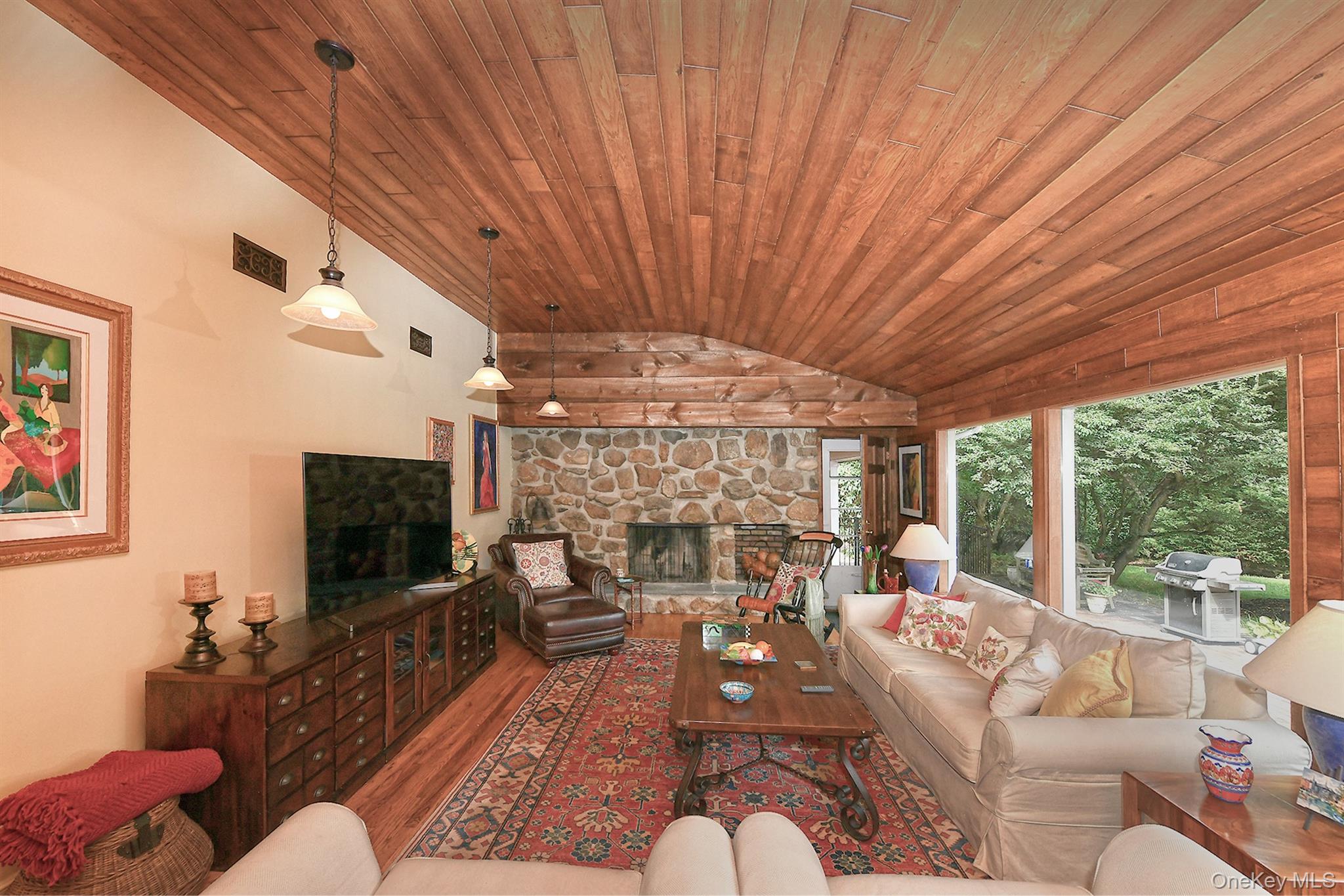 21 W Mall Drive, Huntington, NY 11743