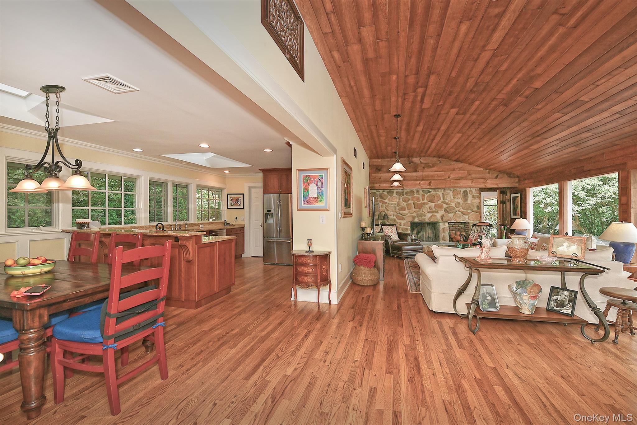 21 W Mall Drive, Huntington, NY 11743