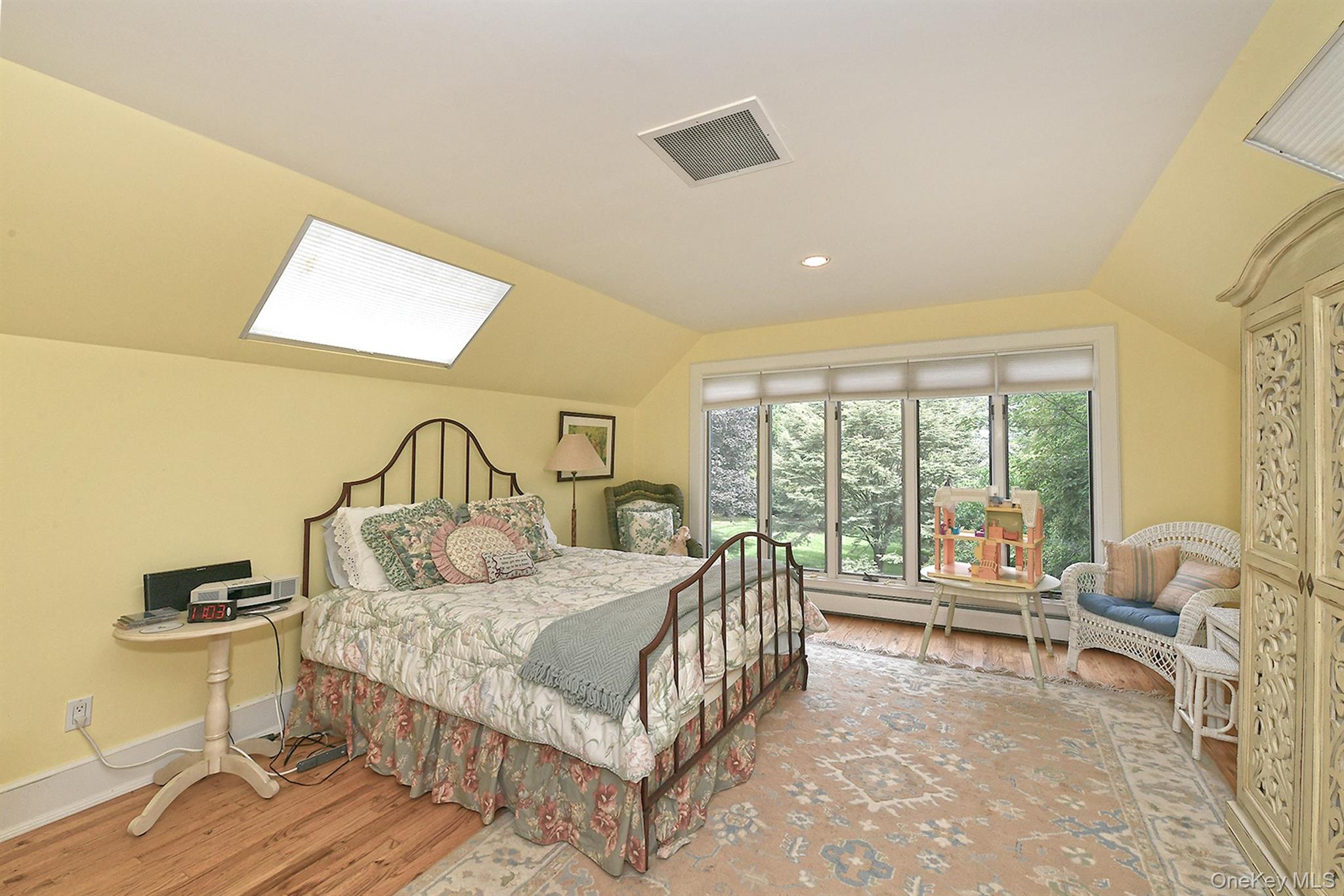 21 W Mall Drive, Huntington, NY 11743