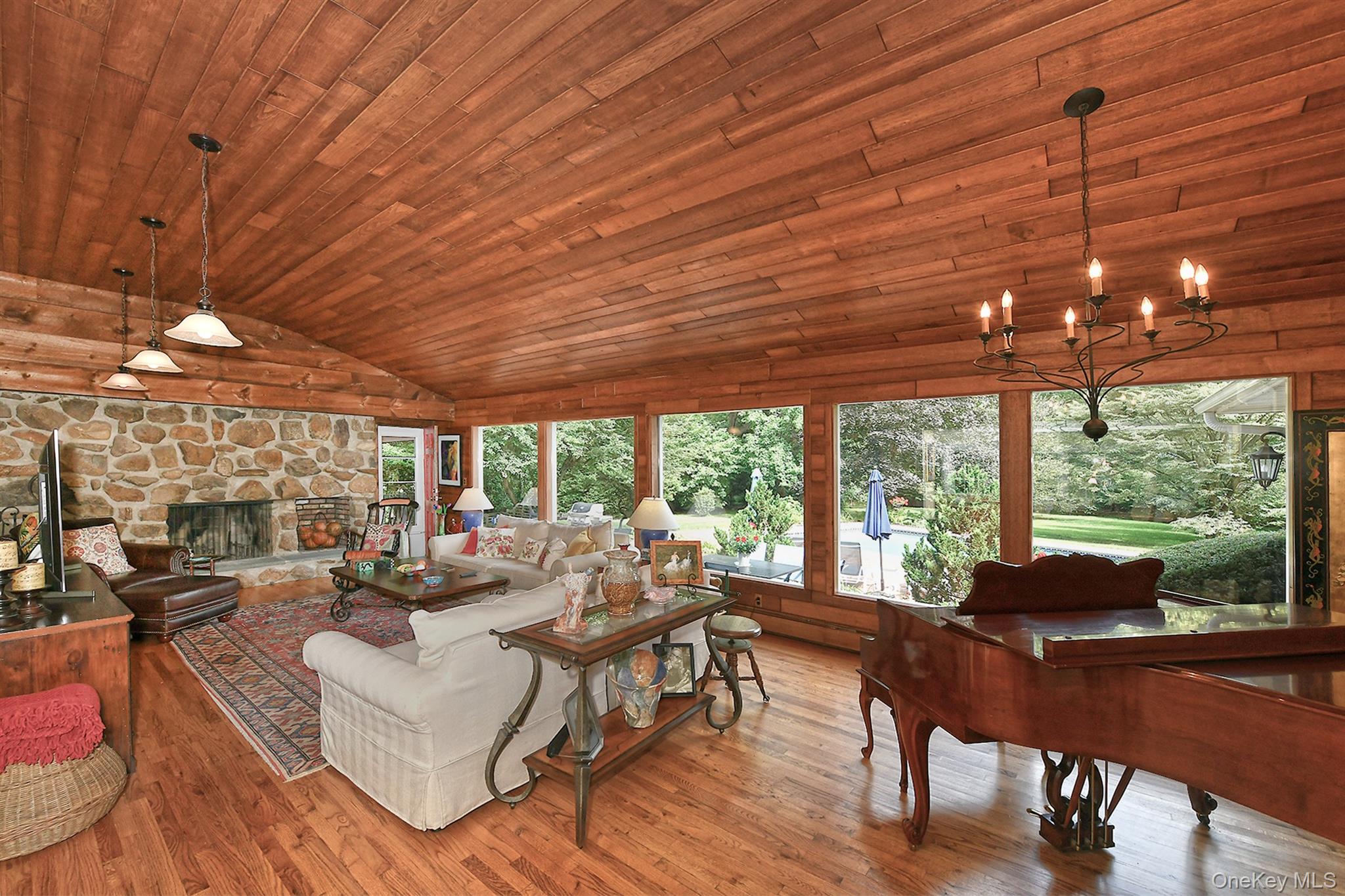 21 W Mall Drive, Huntington, NY 11743