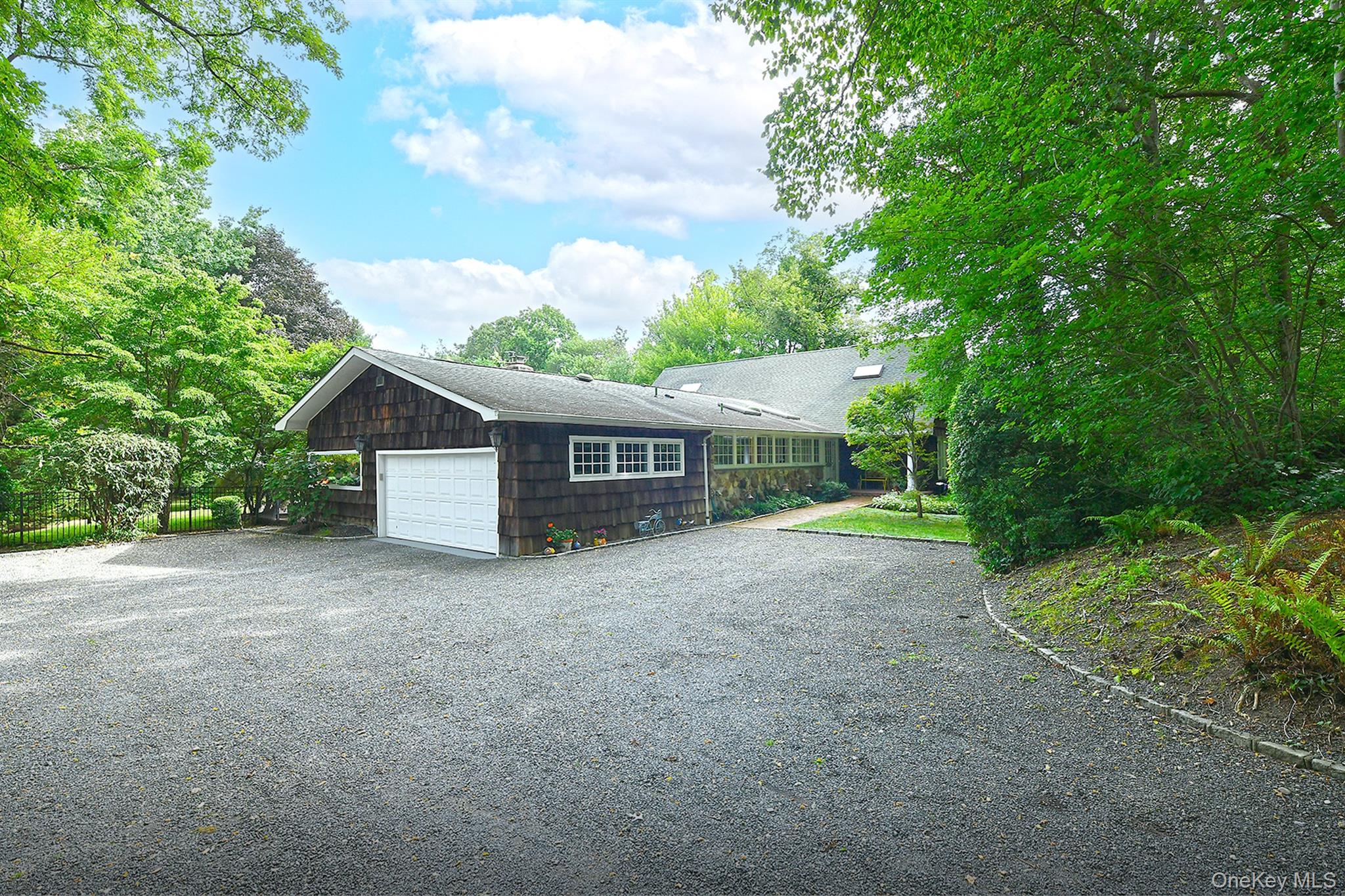 21 W Mall Drive, Huntington, NY 11743