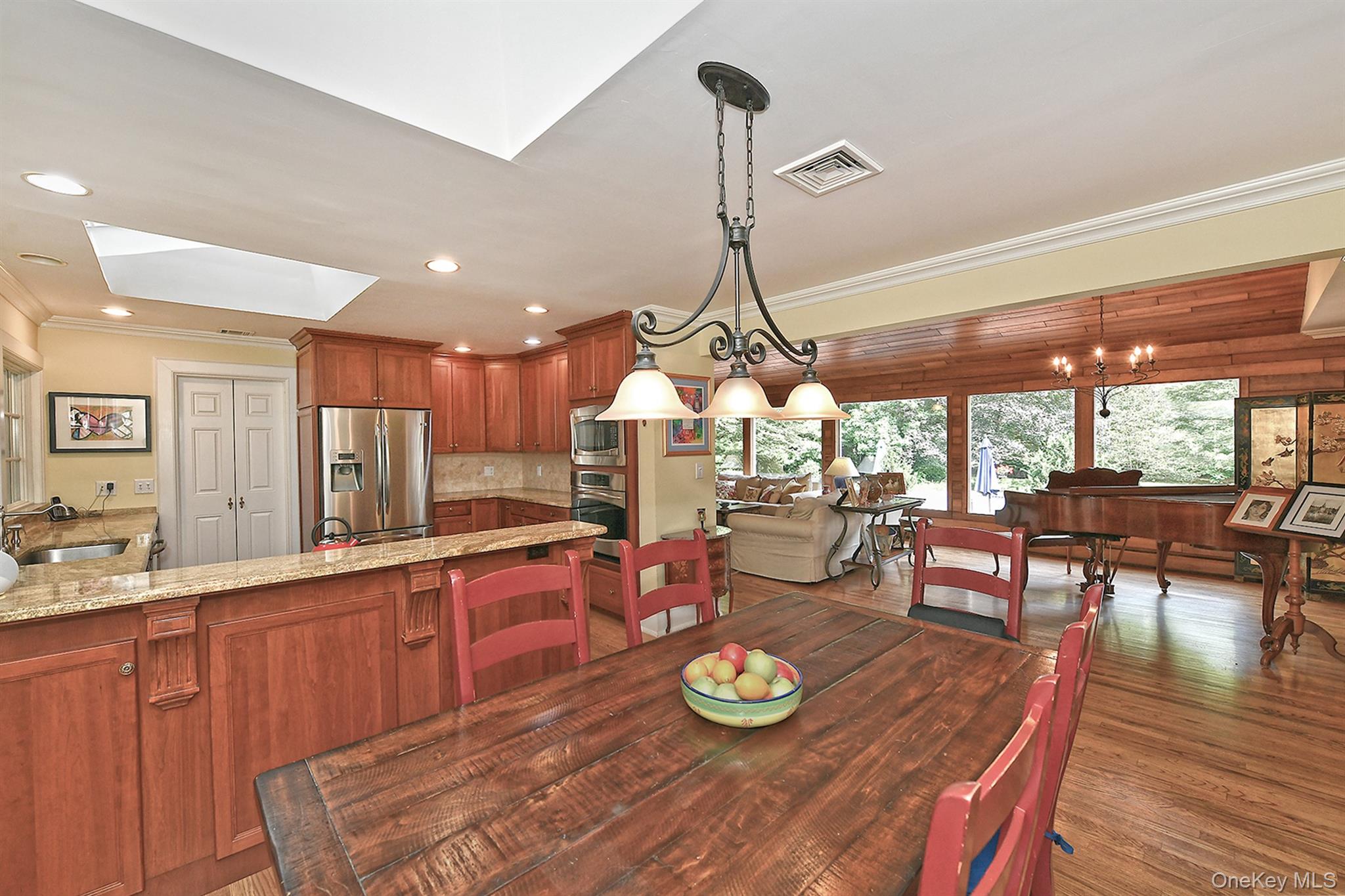 21 W Mall Drive, Huntington, NY 11743