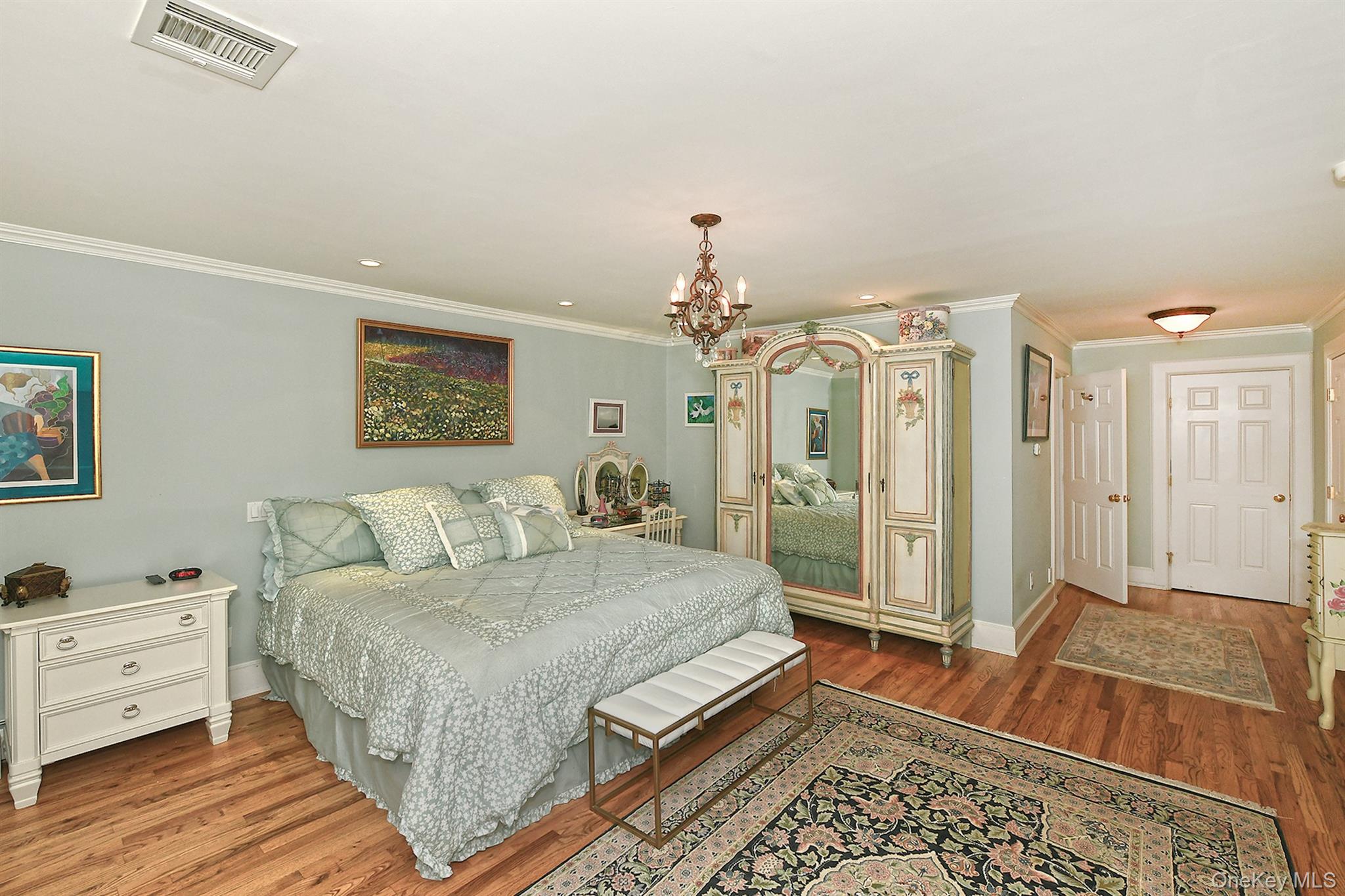 21 W Mall Drive, Huntington, NY 11743