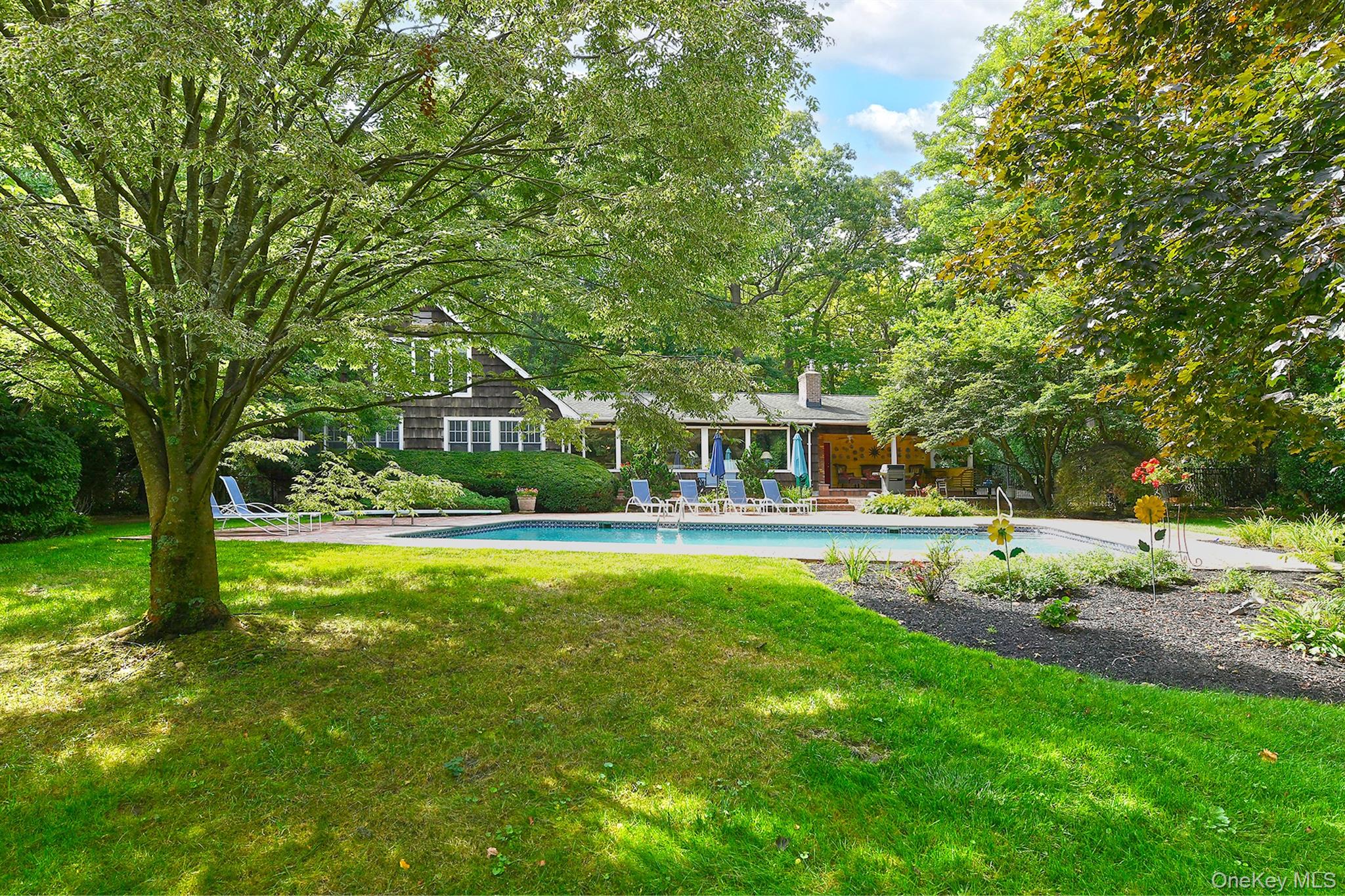 21 W Mall Drive, Huntington, NY 11743