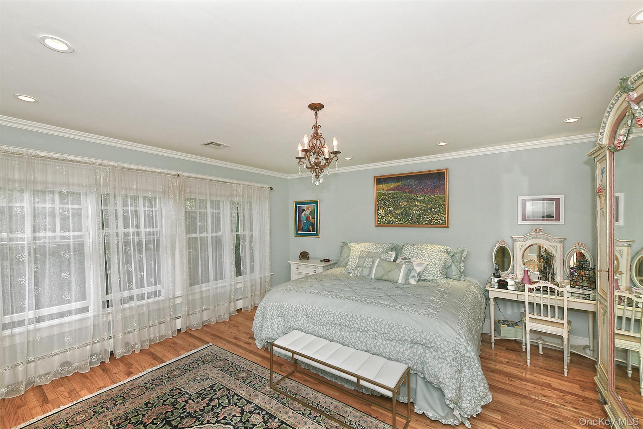 21 W Mall Drive, Huntington, NY 11743