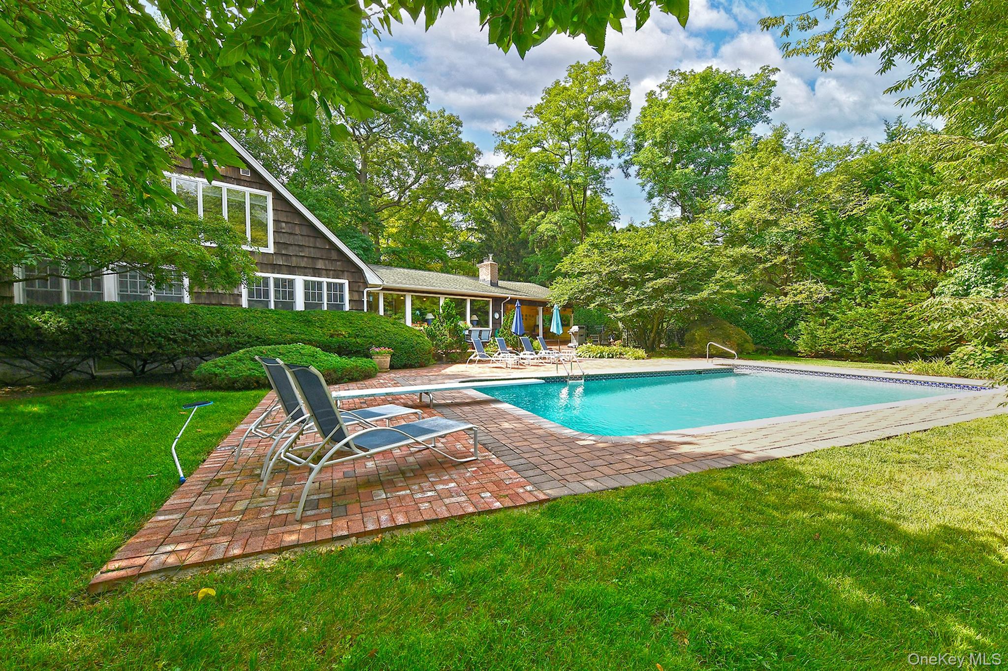 21 W Mall Drive, Huntington, NY 11743