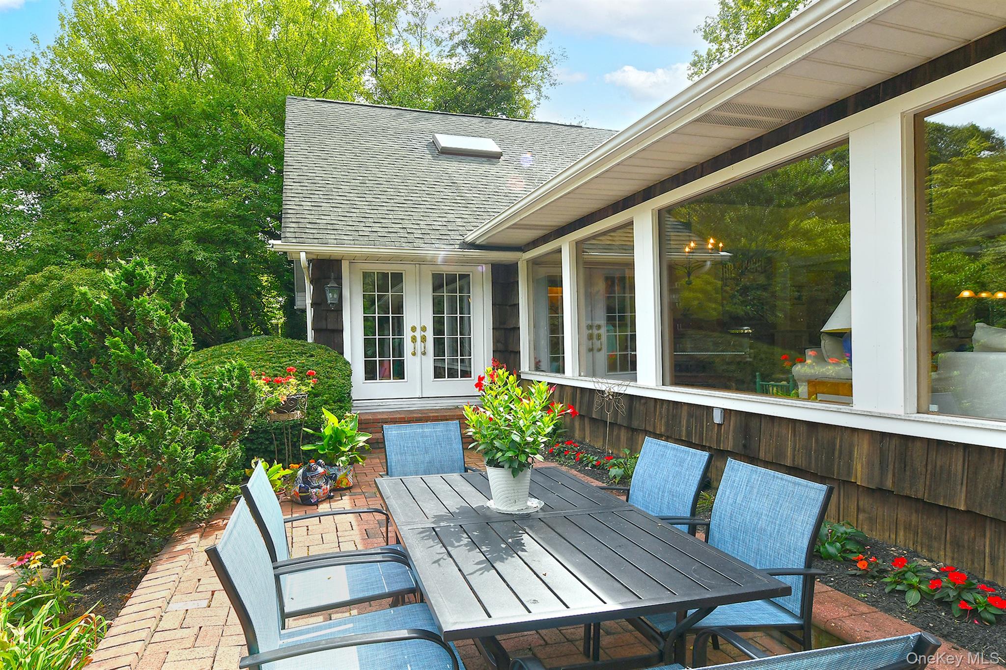 21 W Mall Drive, Huntington, NY 11743