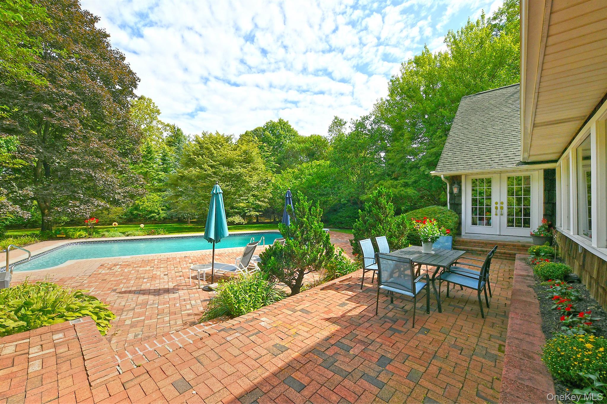 21 W Mall Drive, Huntington, NY 11743