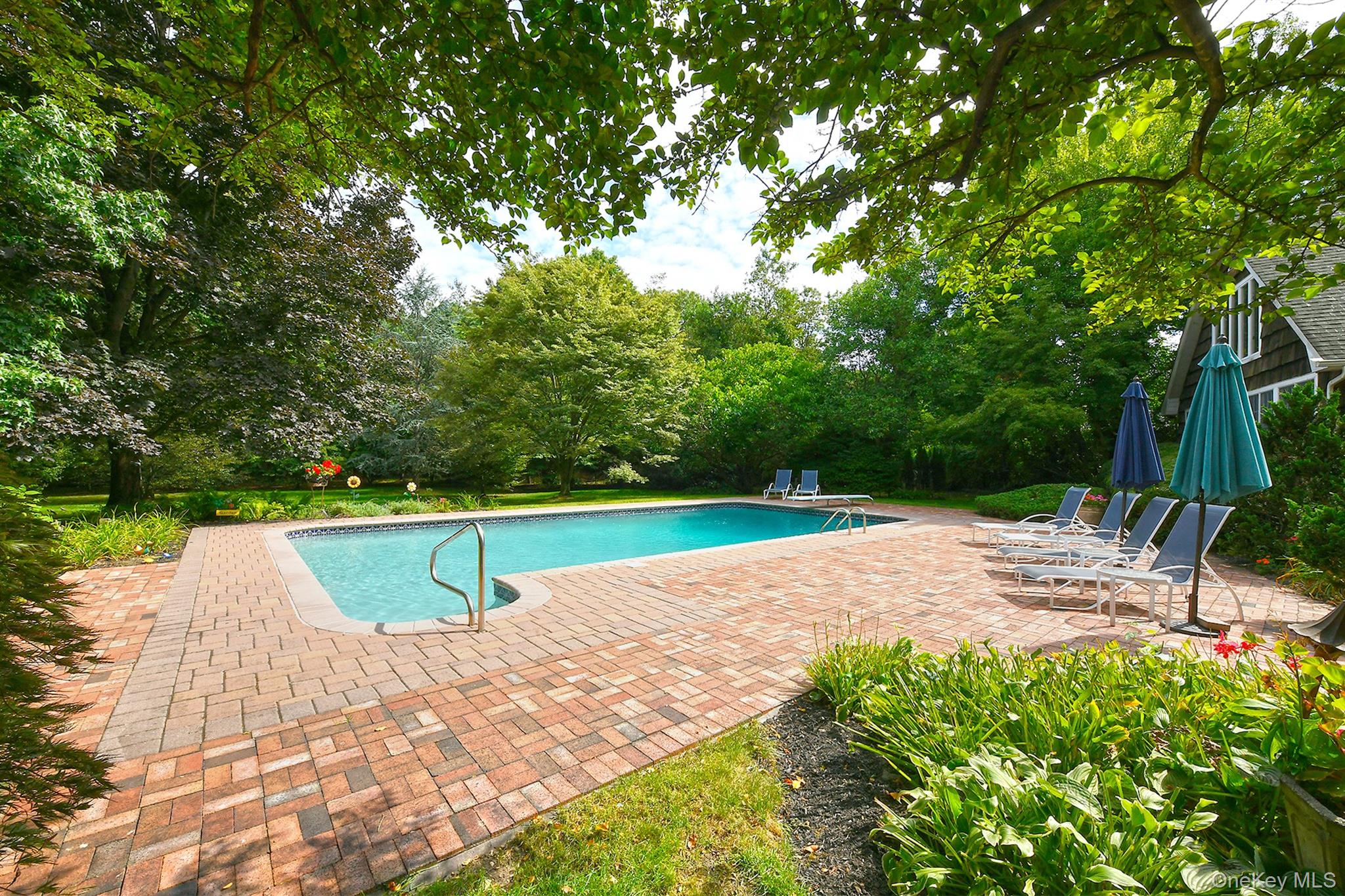 21 W Mall Drive, Huntington, NY 11743