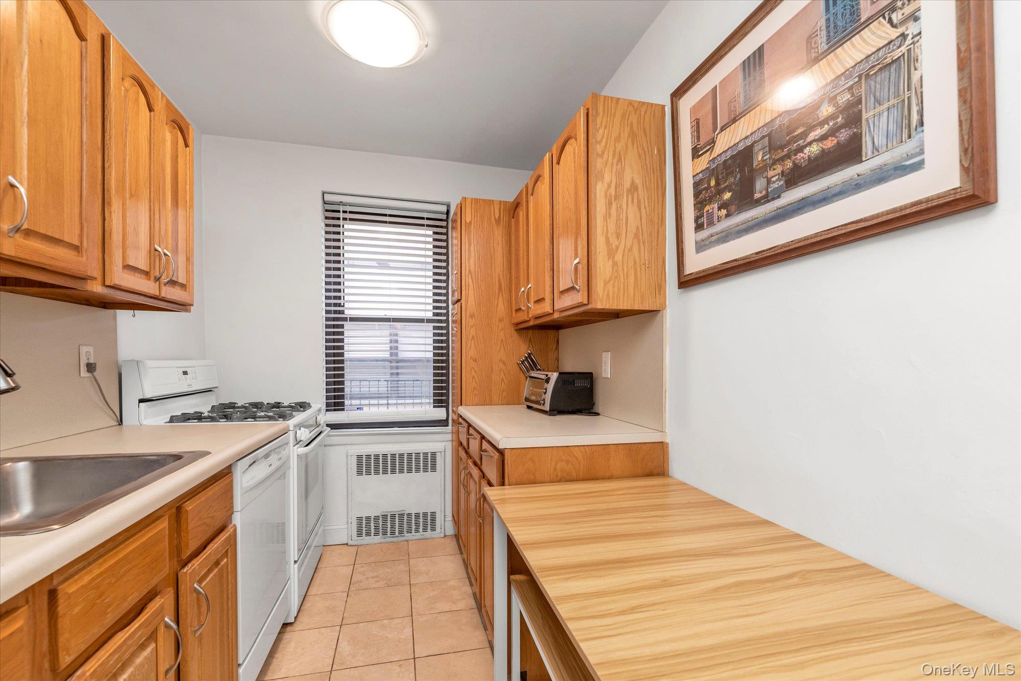 320 Atlantic Avenue # D-2, East Rockaway, NY 11518