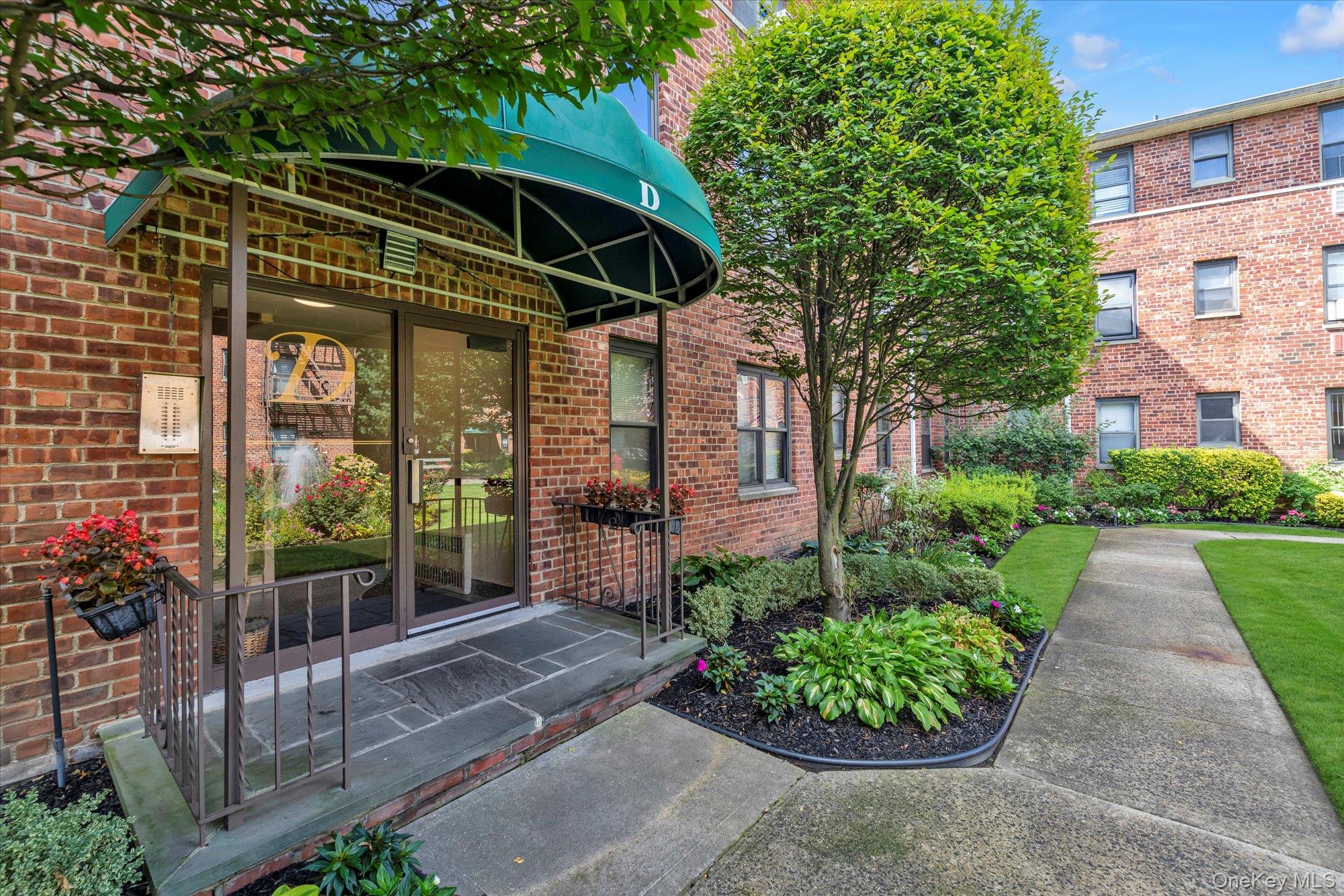 320 Atlantic Avenue # D-2, East Rockaway, NY 11518