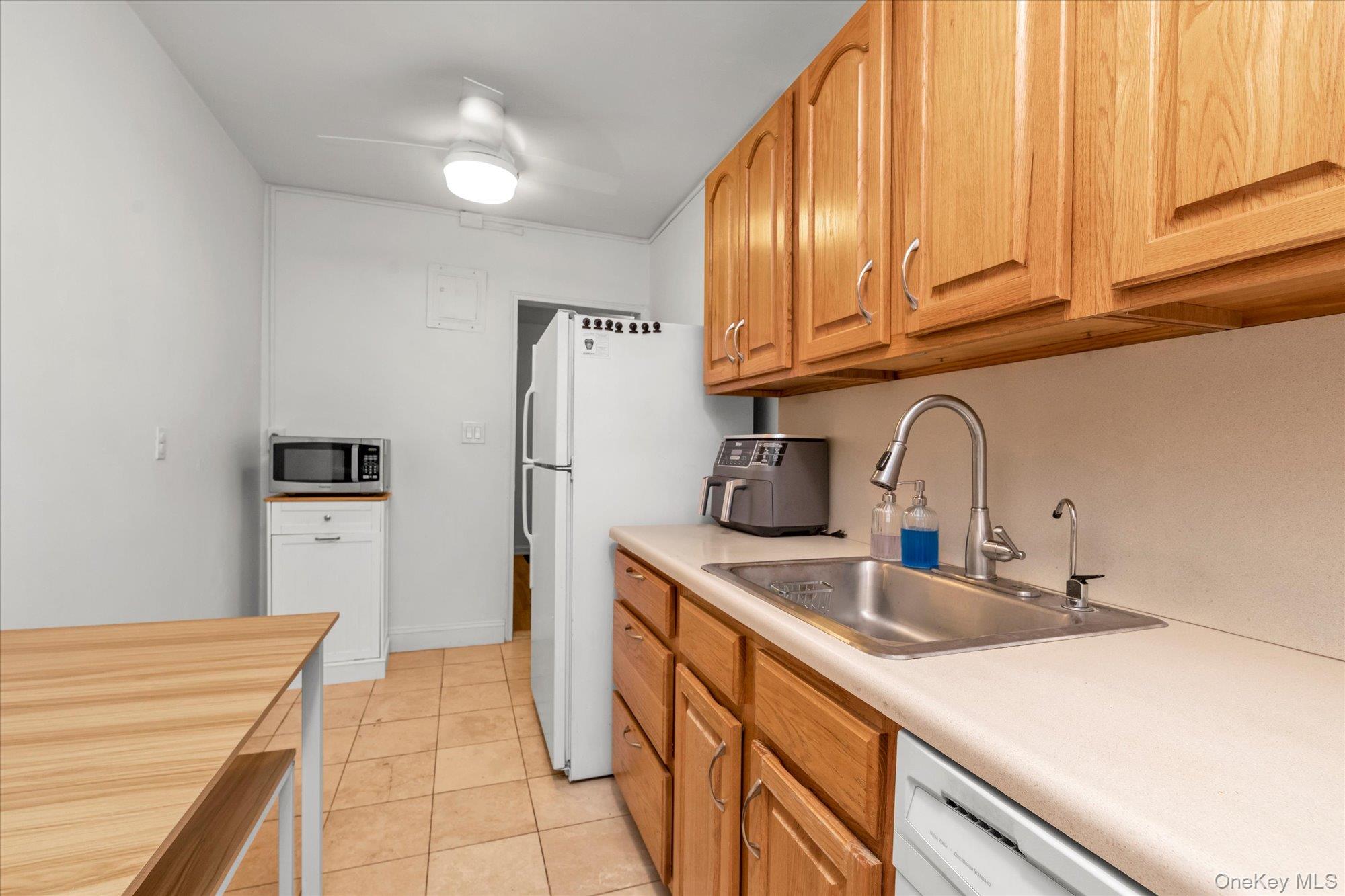 320 Atlantic Avenue # D-2, East Rockaway, NY 11518