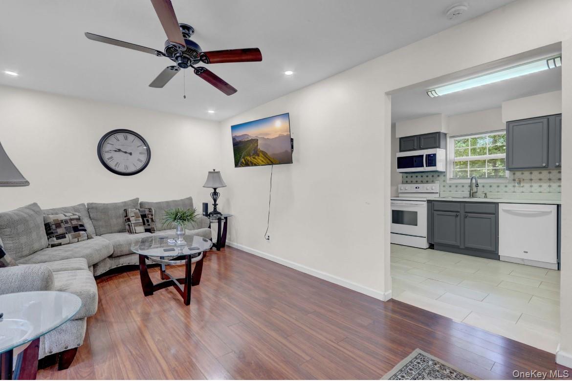 125 Grand Avenue, Shirley, NY 11967