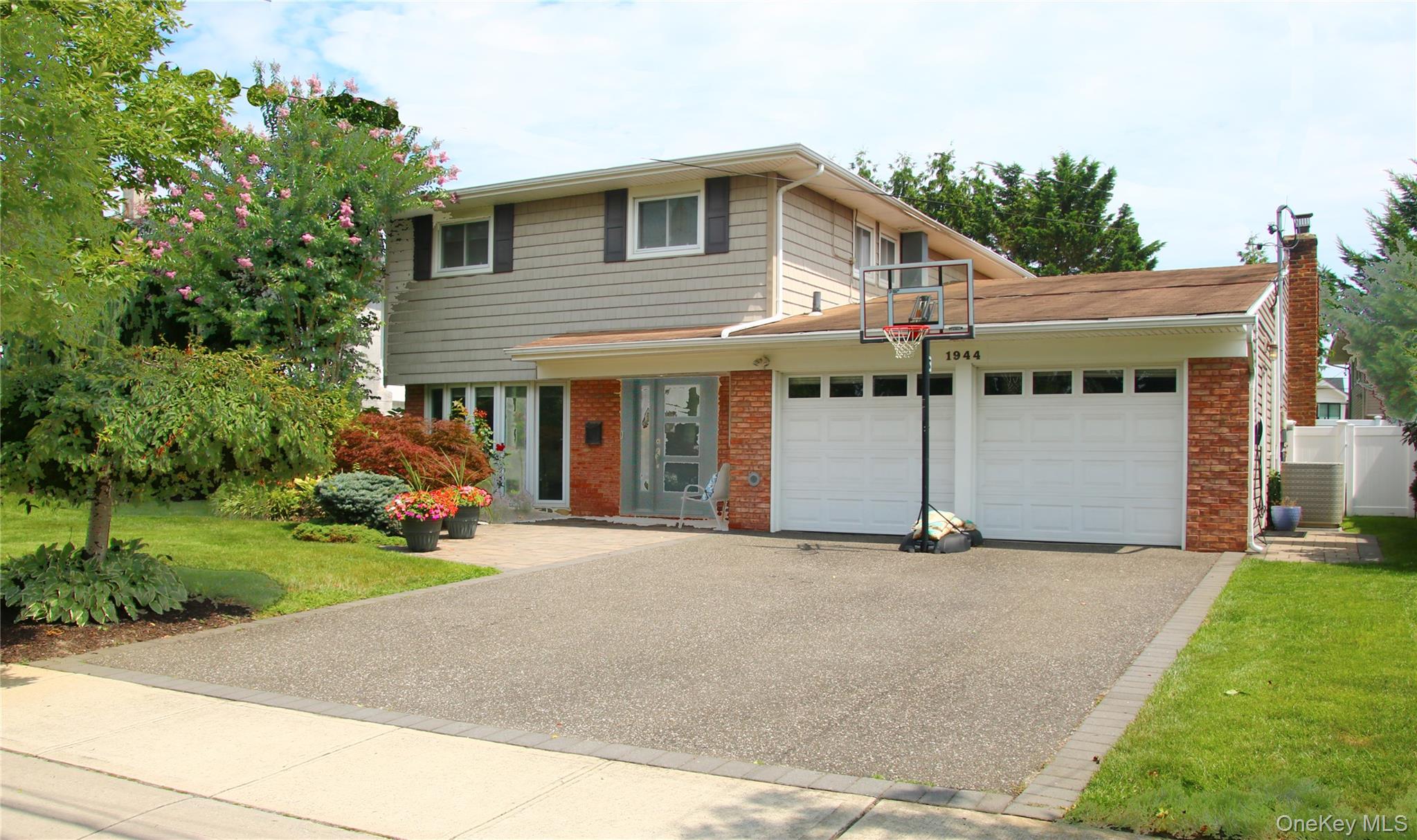 1944 Lowell Lane, Merrick, NY 11566