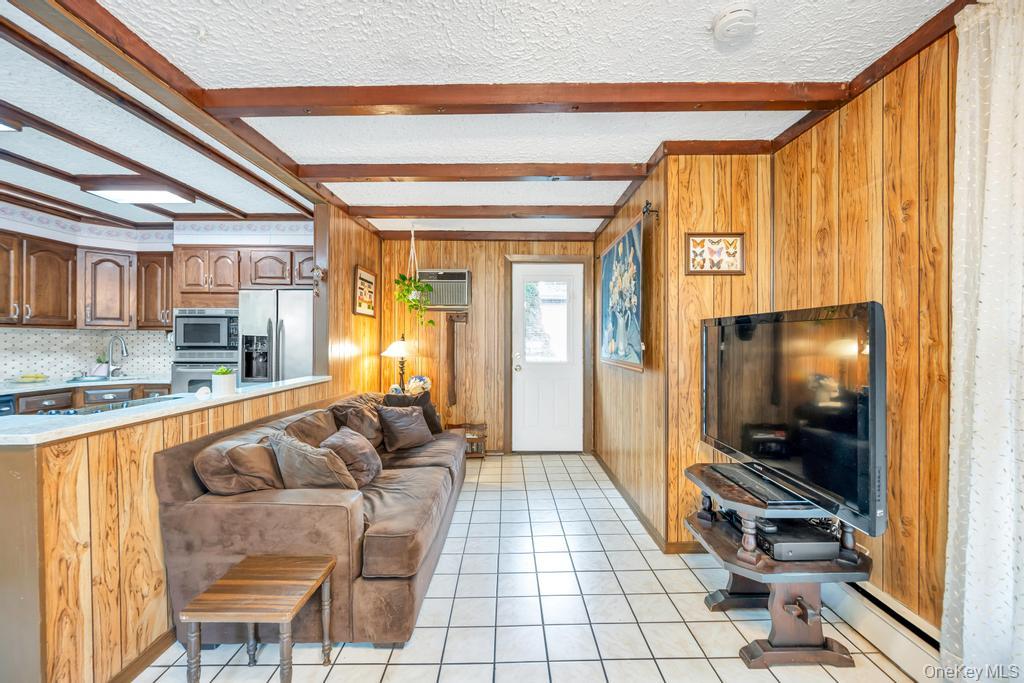 87 Underhill Avenue, Hicksville, NY 11801