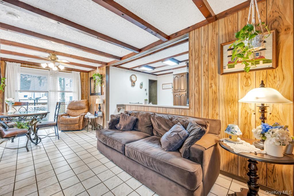 87 Underhill Avenue, Hicksville, NY 11801