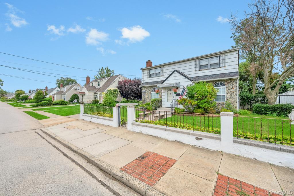 87 Underhill Avenue, Hicksville, NY 11801