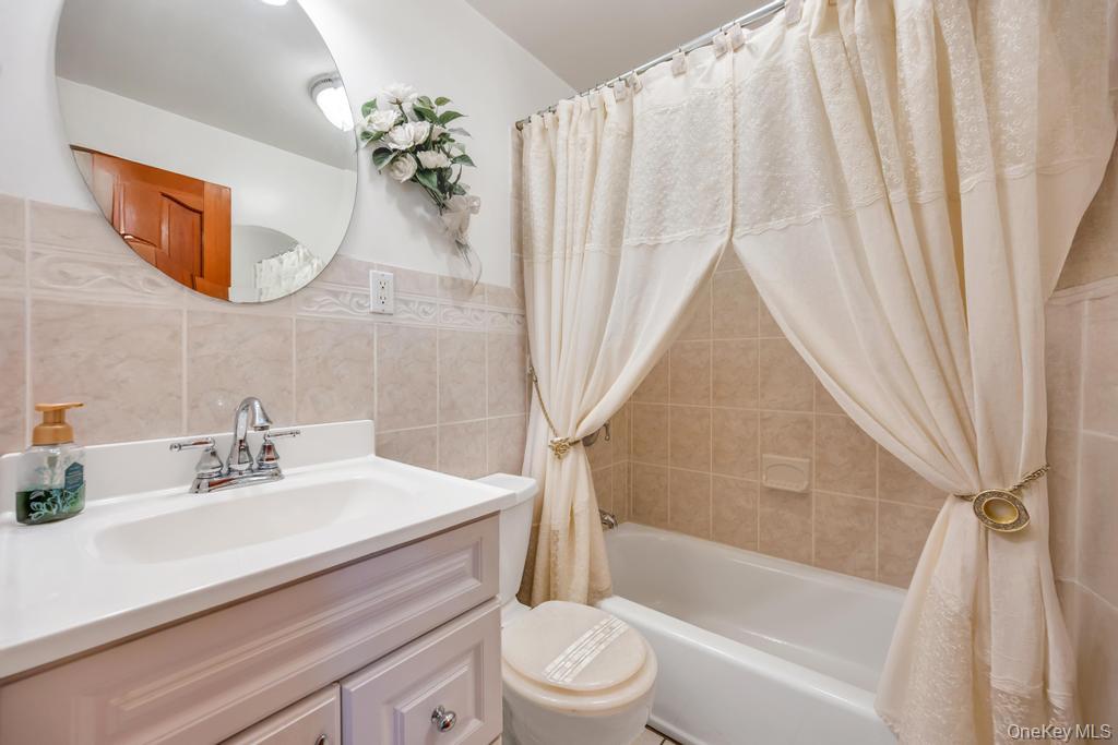 87 Underhill Avenue, Hicksville, NY 11801