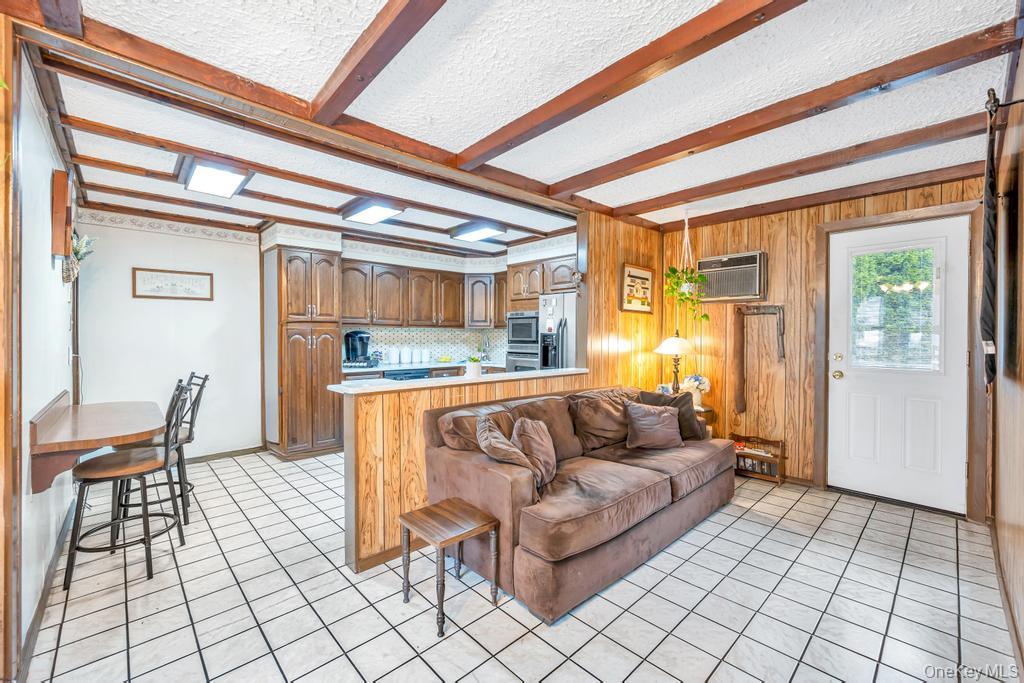 87 Underhill Avenue, Hicksville, NY 11801