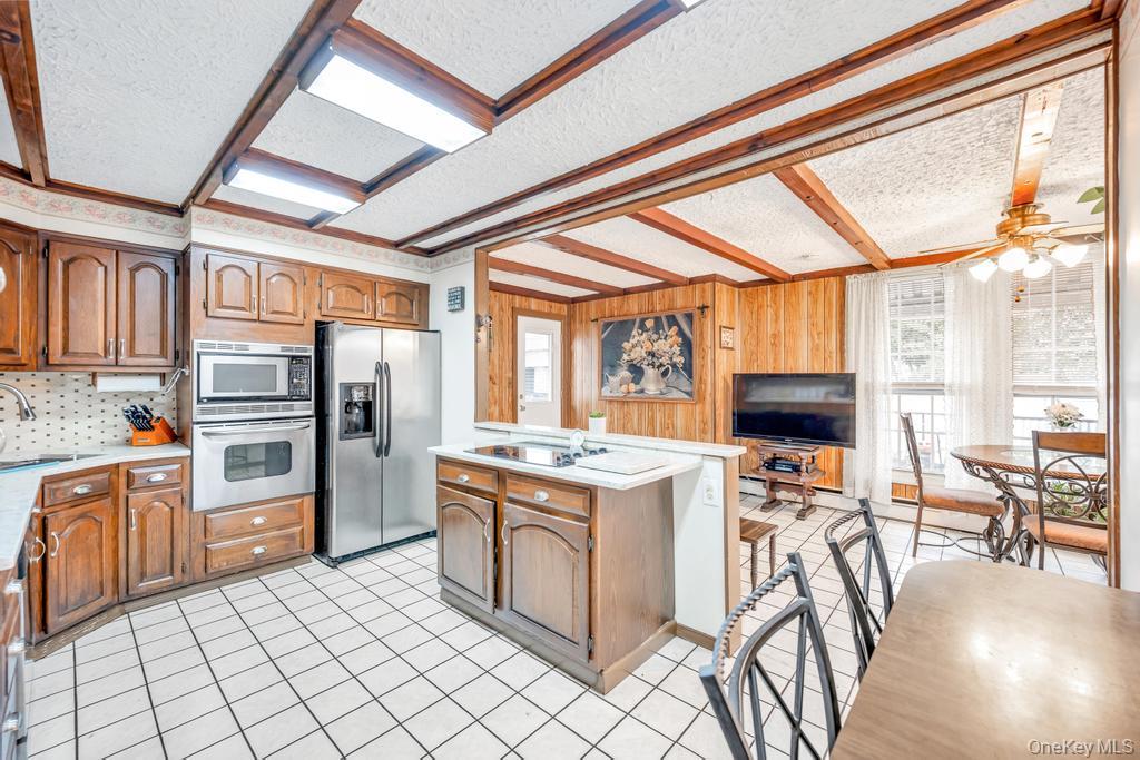 87 Underhill Avenue, Hicksville, NY 11801