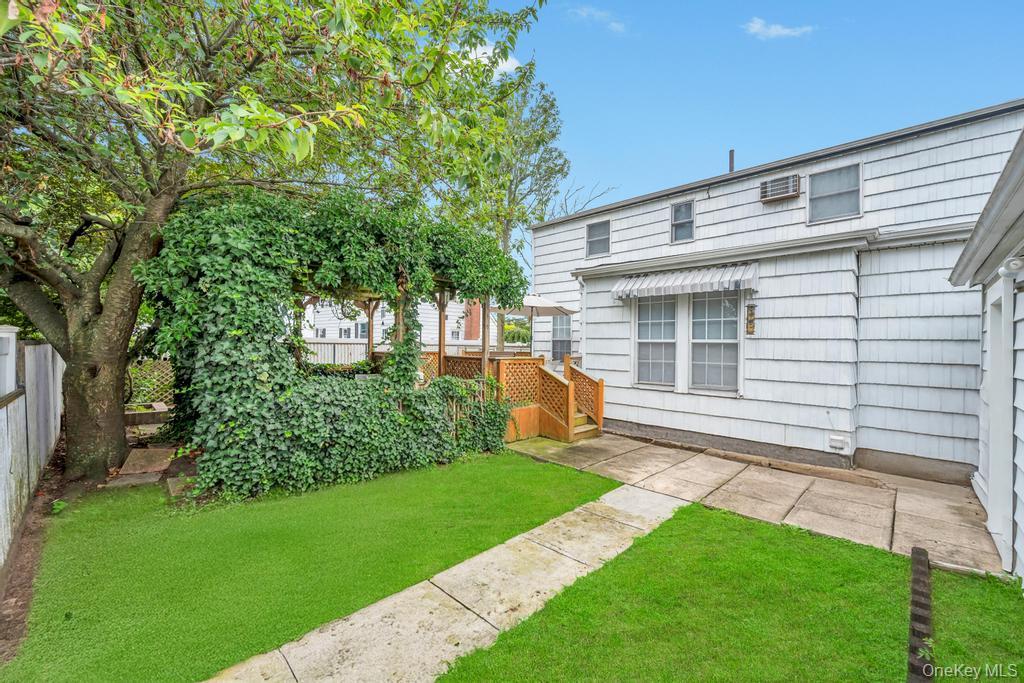 87 Underhill Avenue, Hicksville, NY 11801