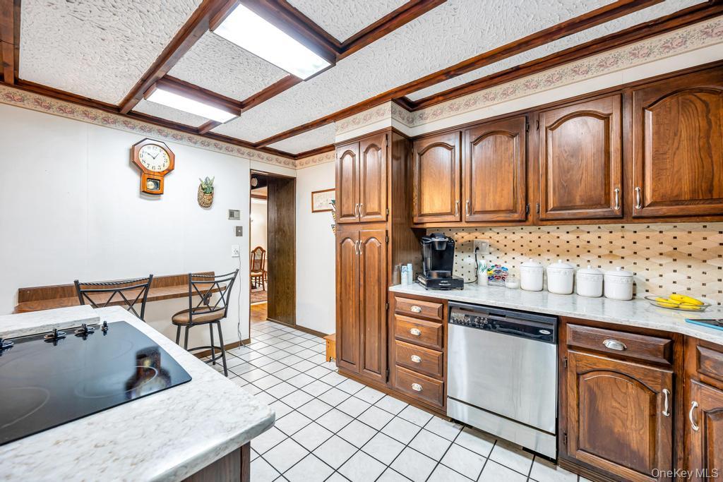 87 Underhill Avenue, Hicksville, NY 11801