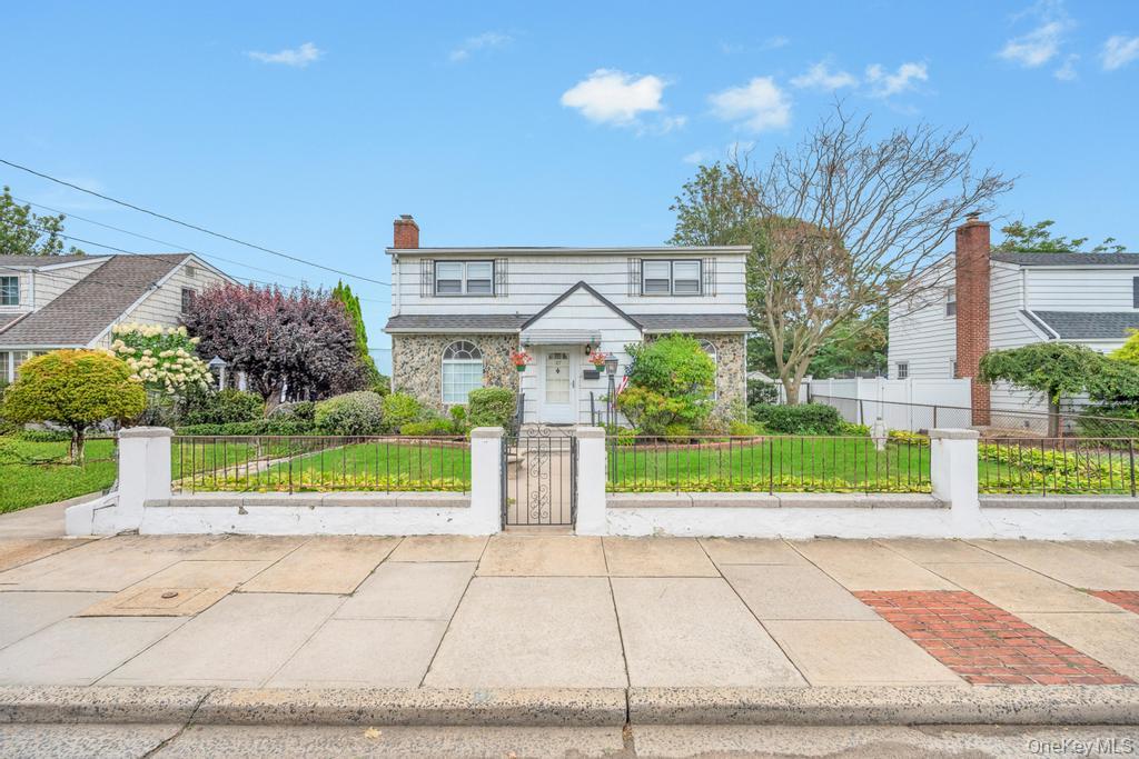 87 Underhill Avenue, Hicksville, NY 11801