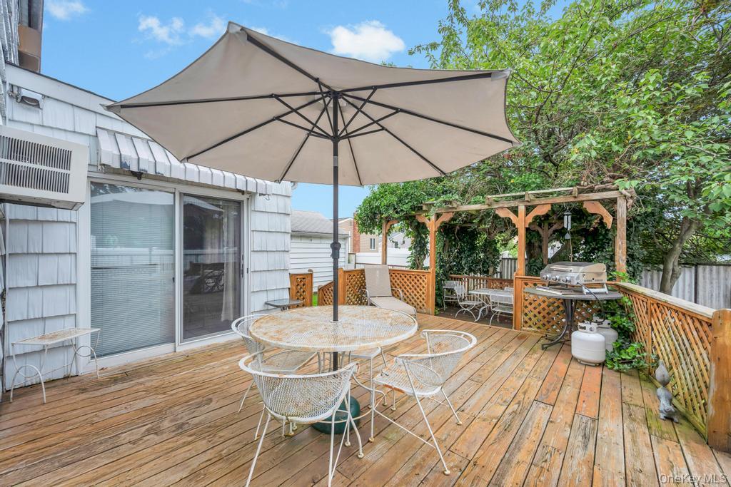 87 Underhill Avenue, Hicksville, NY 11801