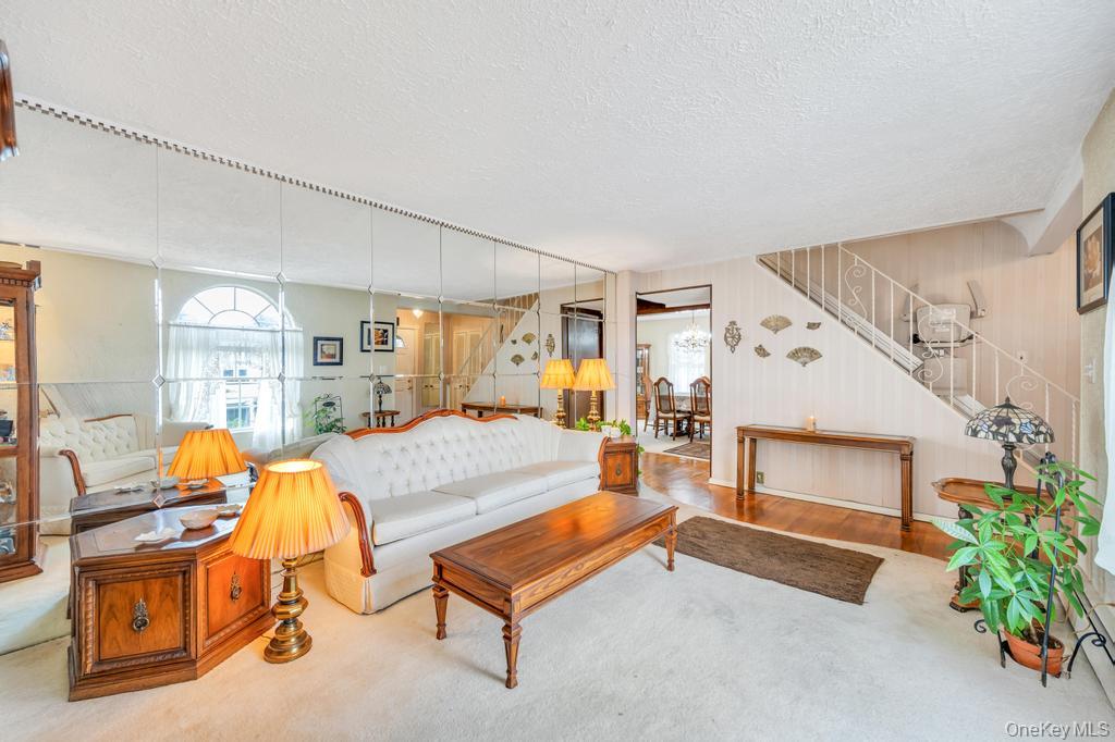 87 Underhill Avenue, Hicksville, NY 11801