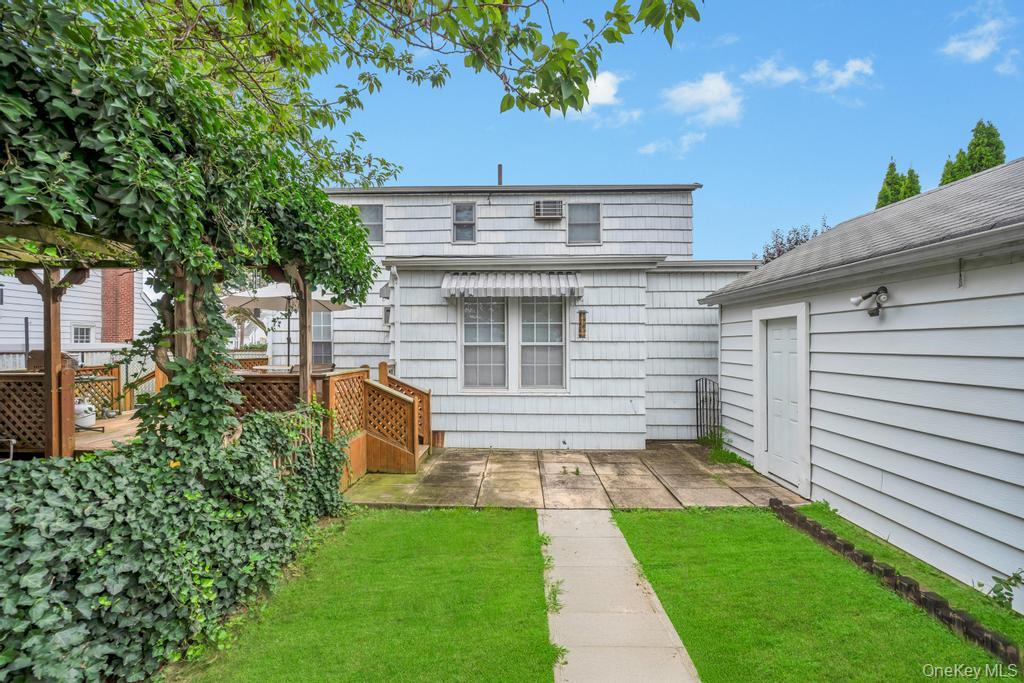 87 Underhill Avenue, Hicksville, NY 11801