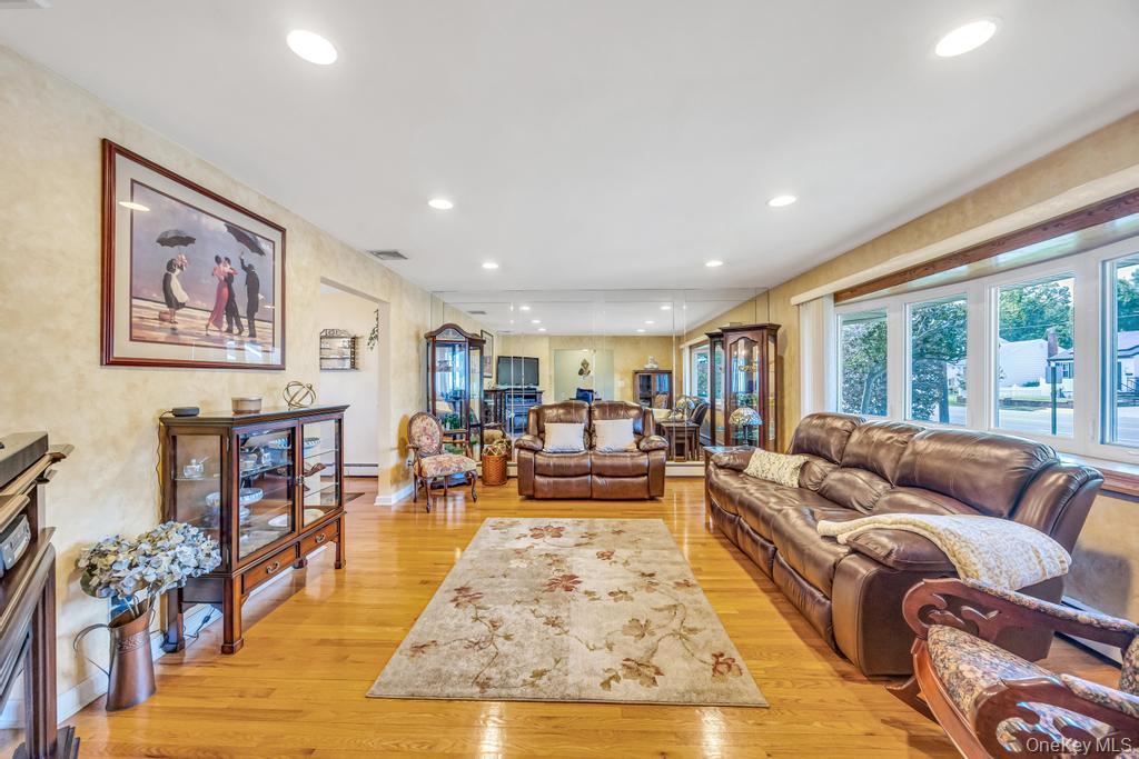 338 Stewart Avenue, Bethpage, NY 11714