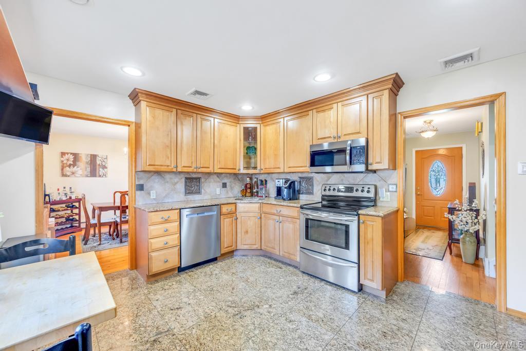 338 Stewart Avenue, Bethpage, NY 11714