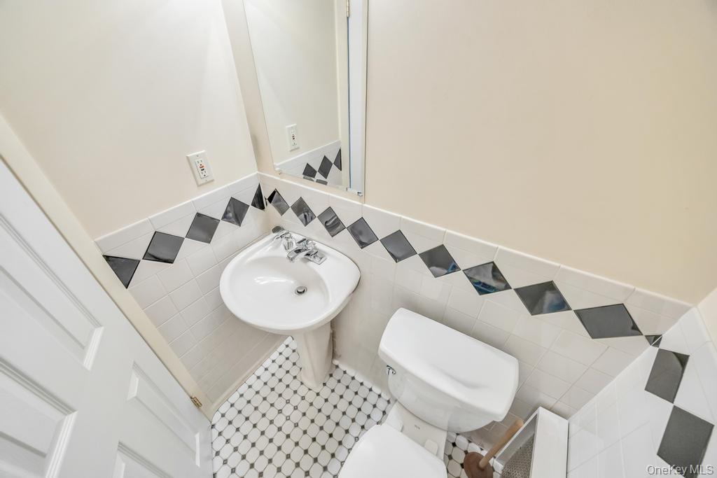 338 Stewart Avenue, Bethpage, NY 11714