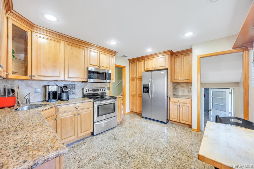 338 Stewart Avenue, Bethpage, NY 11714