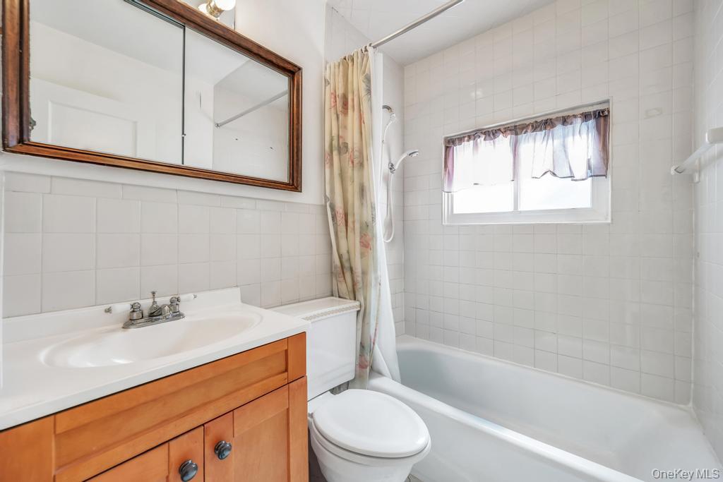 22 Terrace Place, Hicksville, NY 11801