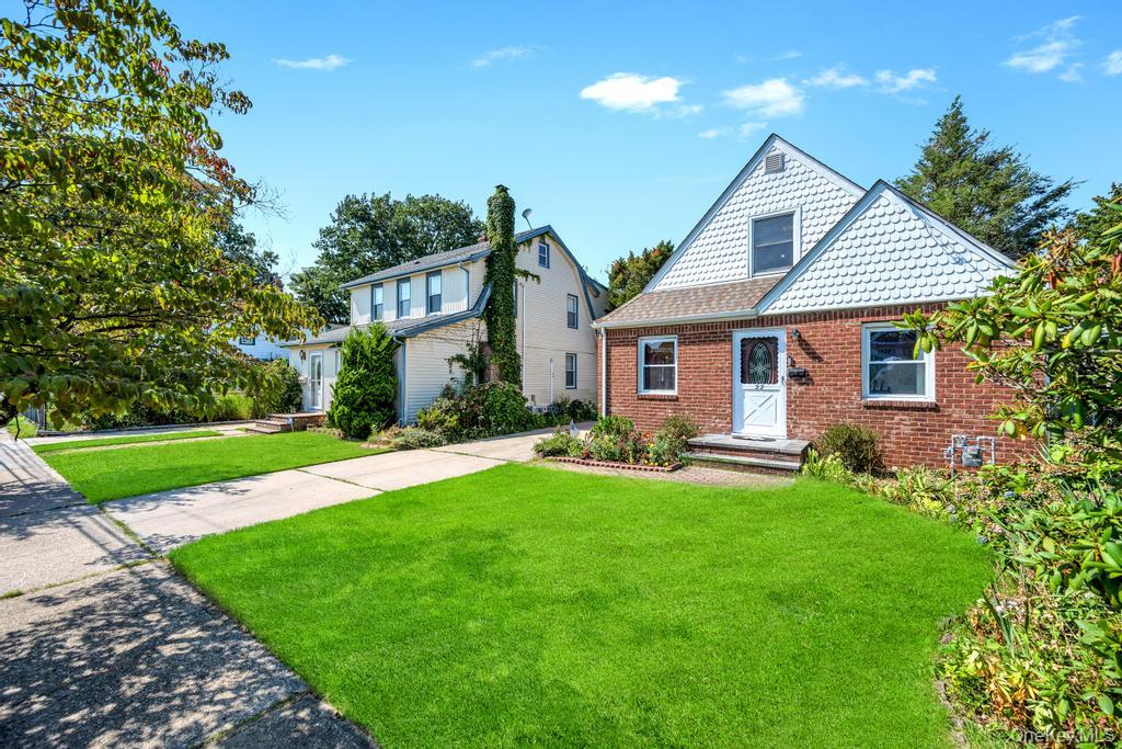 22 Terrace Place, Hicksville, NY 11801