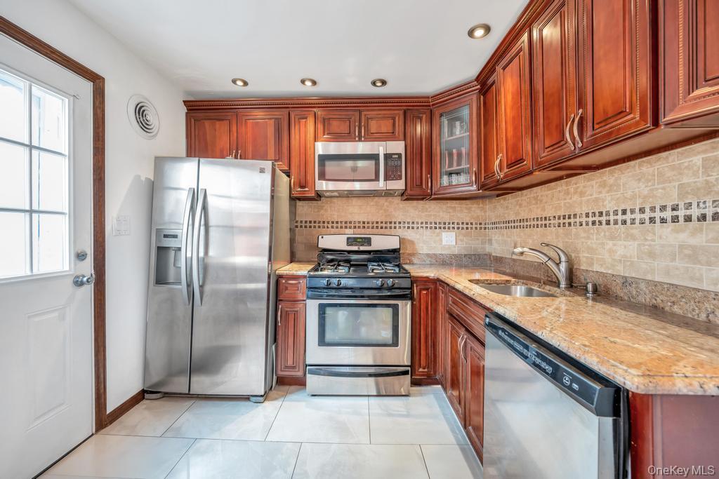 22 Terrace Place, Hicksville, NY 11801