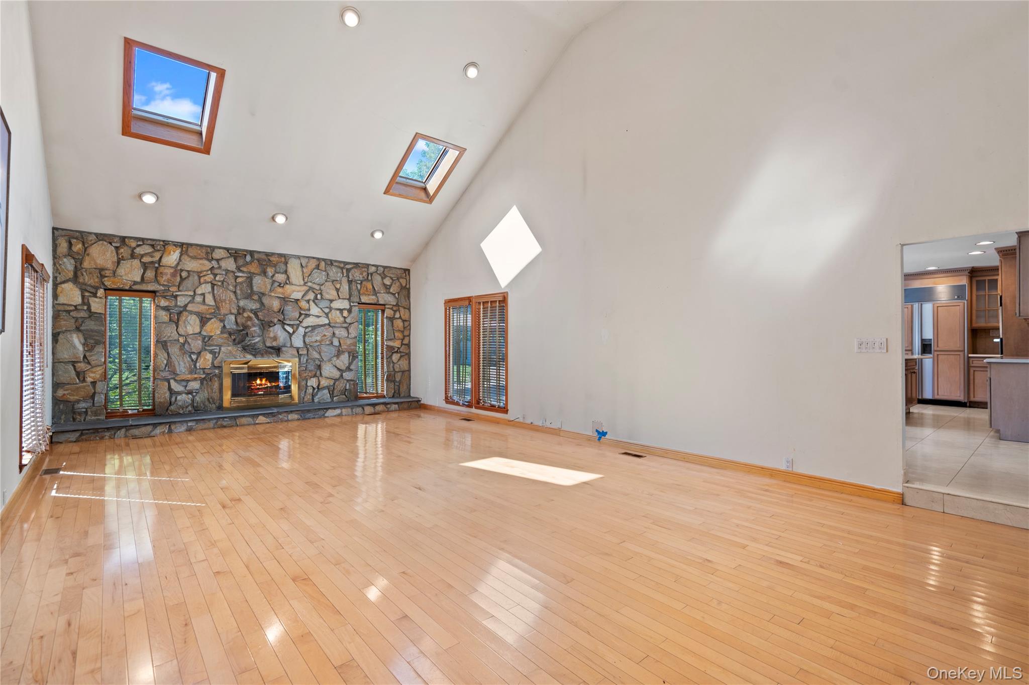 11 Harbor Court E, Roslyn Harbor, NY 11576