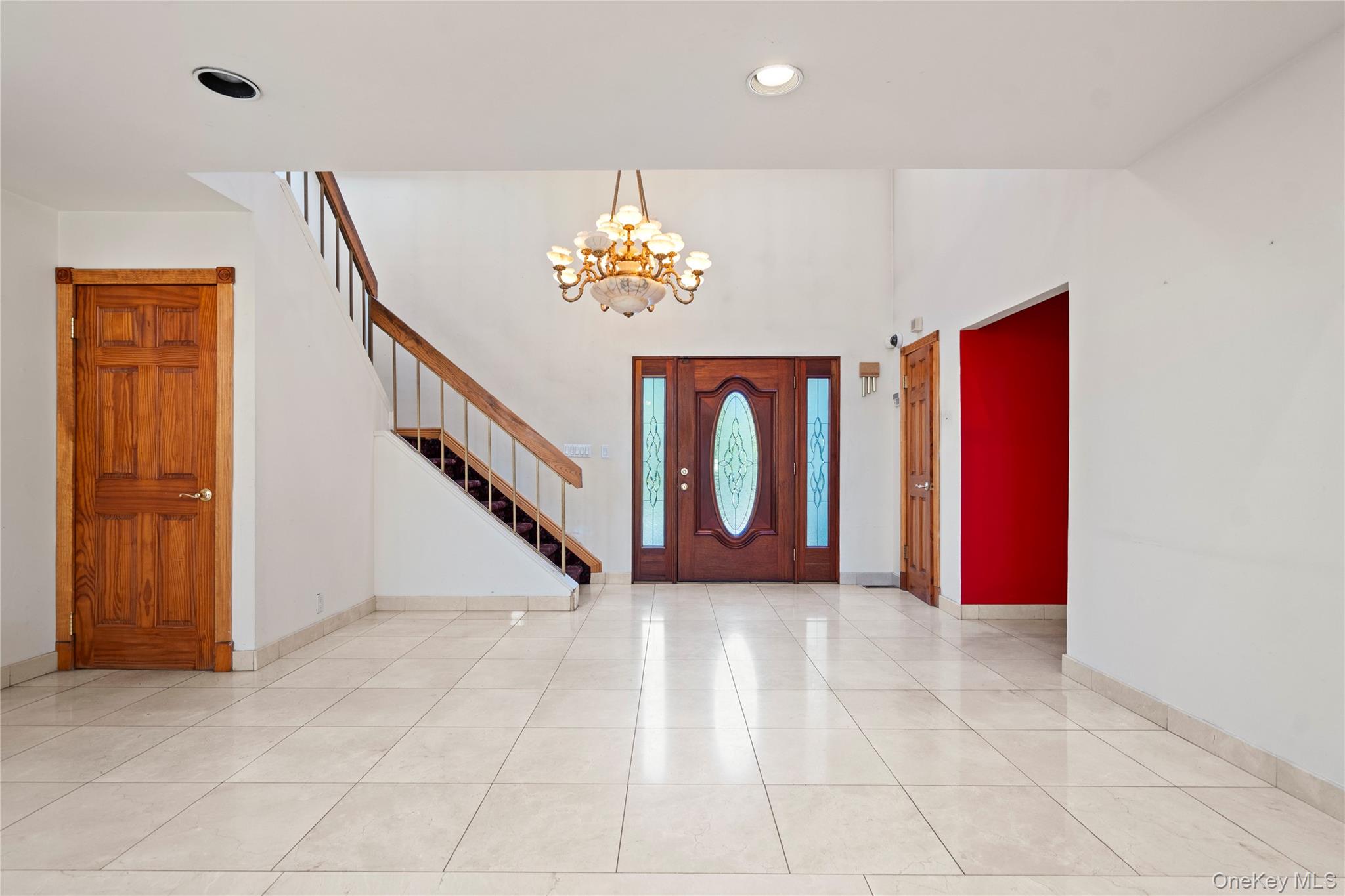 11 Harbor Court E, Roslyn Harbor, NY 11576