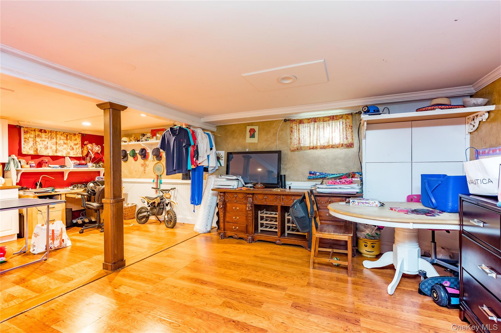 41 Jackson Avenue, Mineola, NY 11501