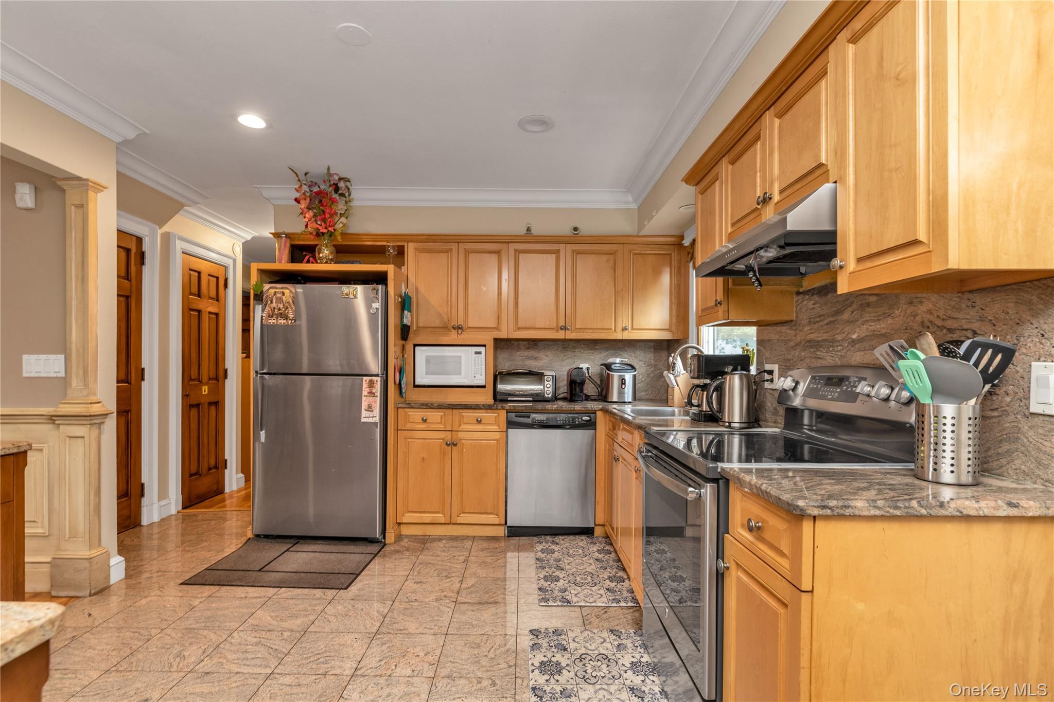 41 Jackson Avenue, Mineola, NY 11501