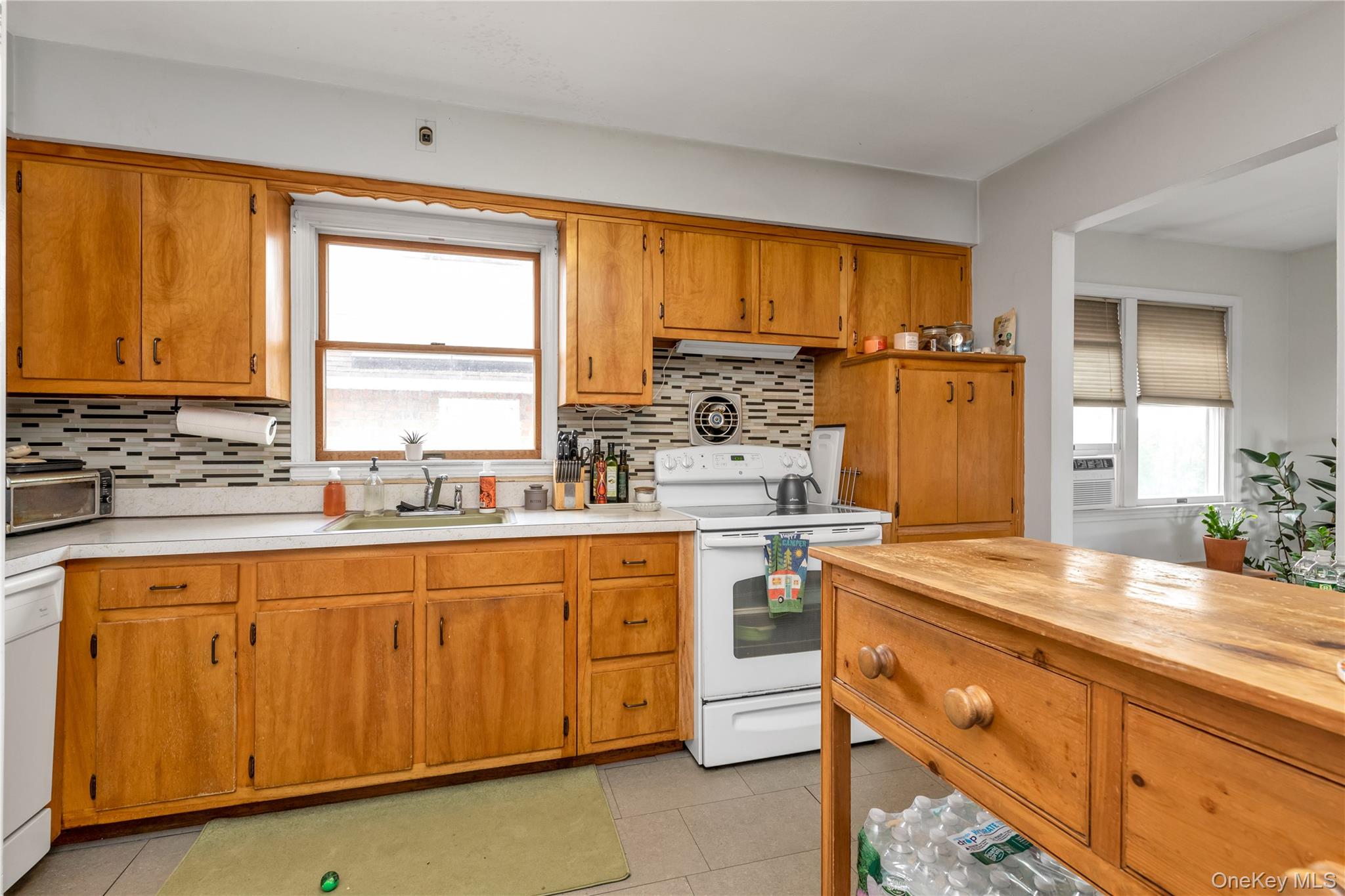 41 Jackson Avenue, Mineola, NY 11501